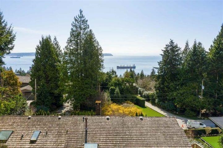 3895 Southridge Avenue, West Vancouver, Bayridge, V7V 3H9 8