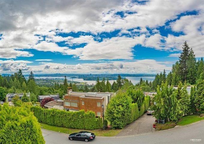 Listing image of 2585 WESTHILL WAY
