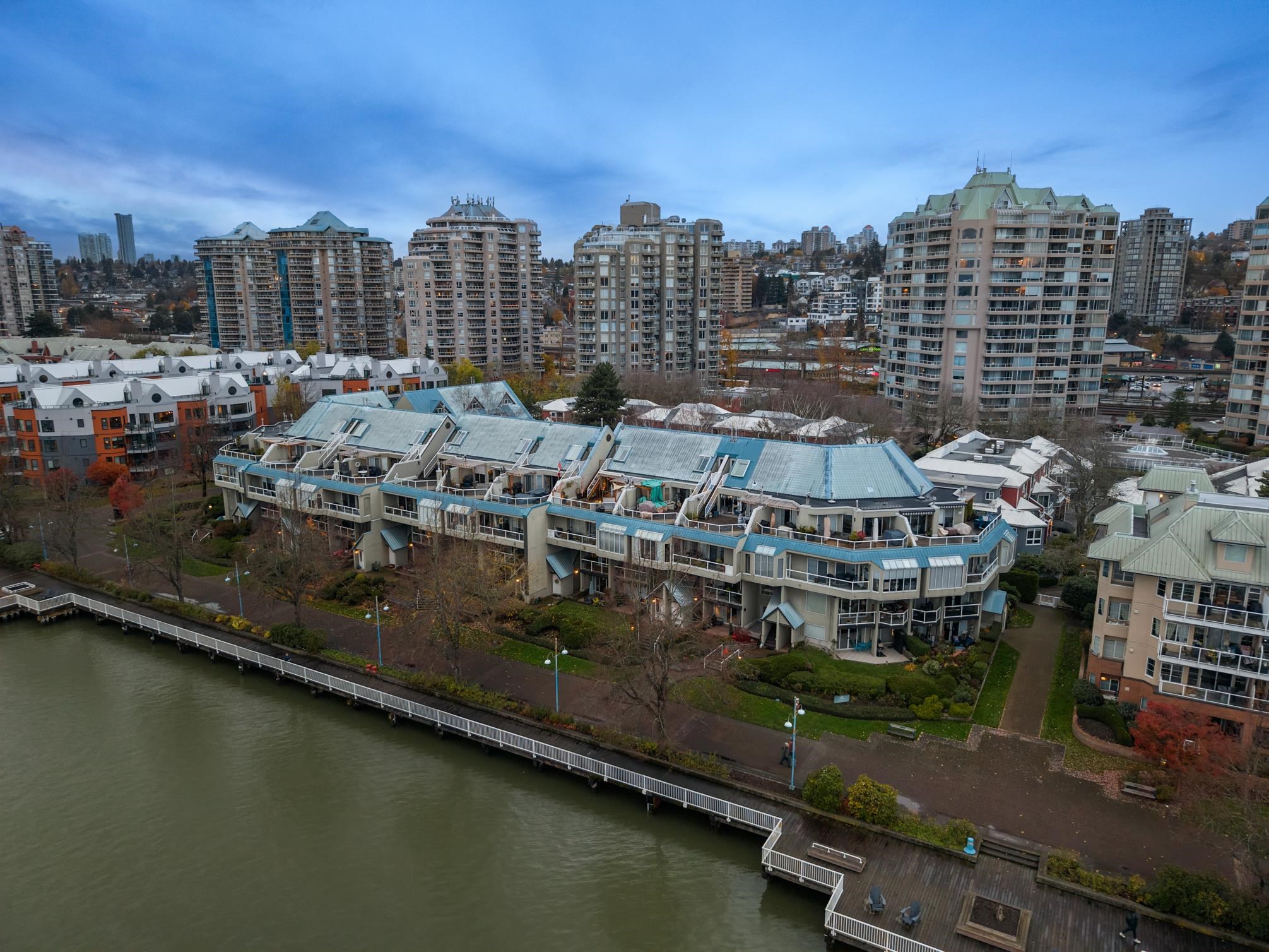 207 31 Reliance Court, New Westminster, Quay, V3M 6C6 34