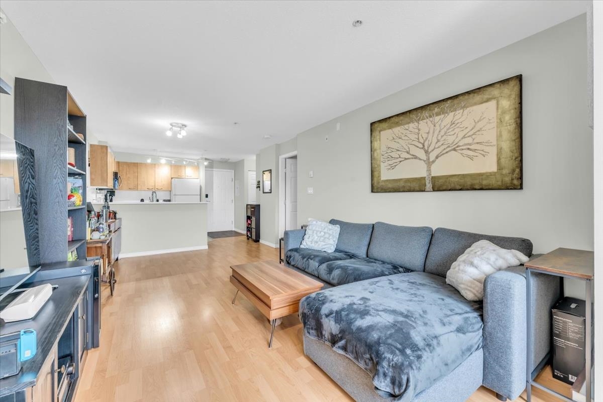 202 2973 Kingsway, Vancouver, Collingwood VE, V5R 5J4 6