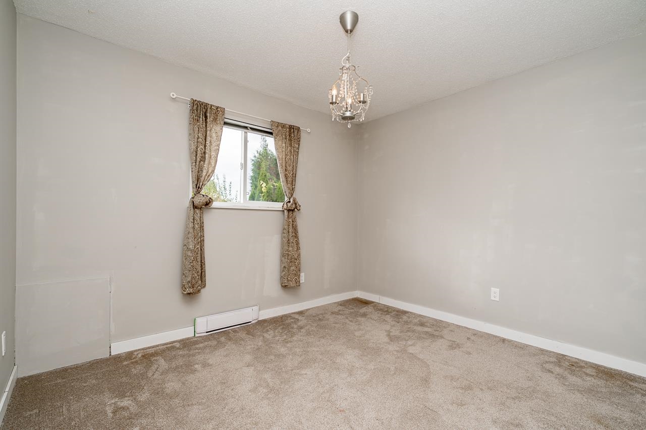 8159 132a Street, Surrey, Queen Mary Park Surrey, V3W 8Y5 25