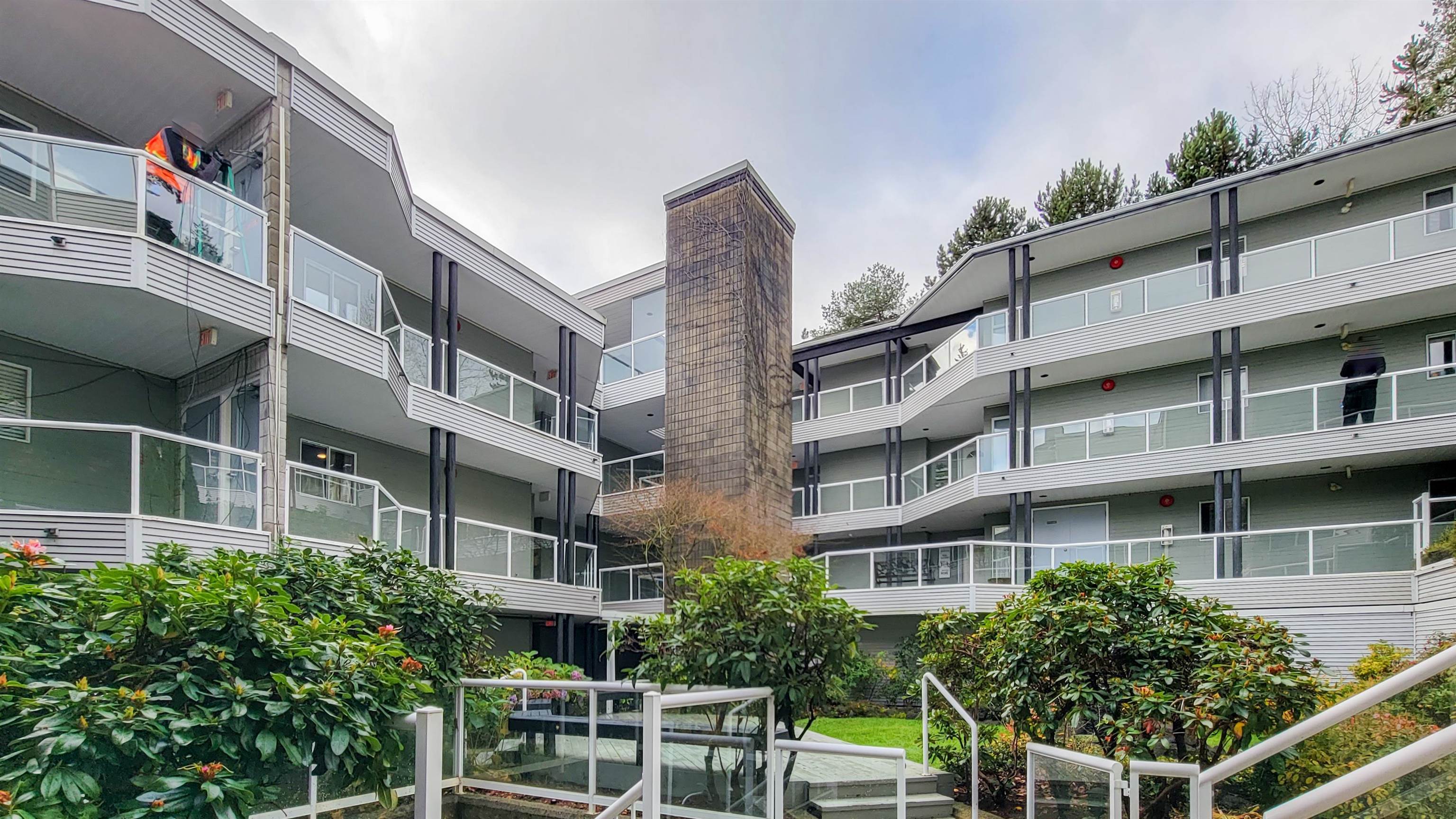 Coquitlam East Apartment/Condo for sale:  2 bedroom 1,077 sq.ft. (Listed 2025-01-17)