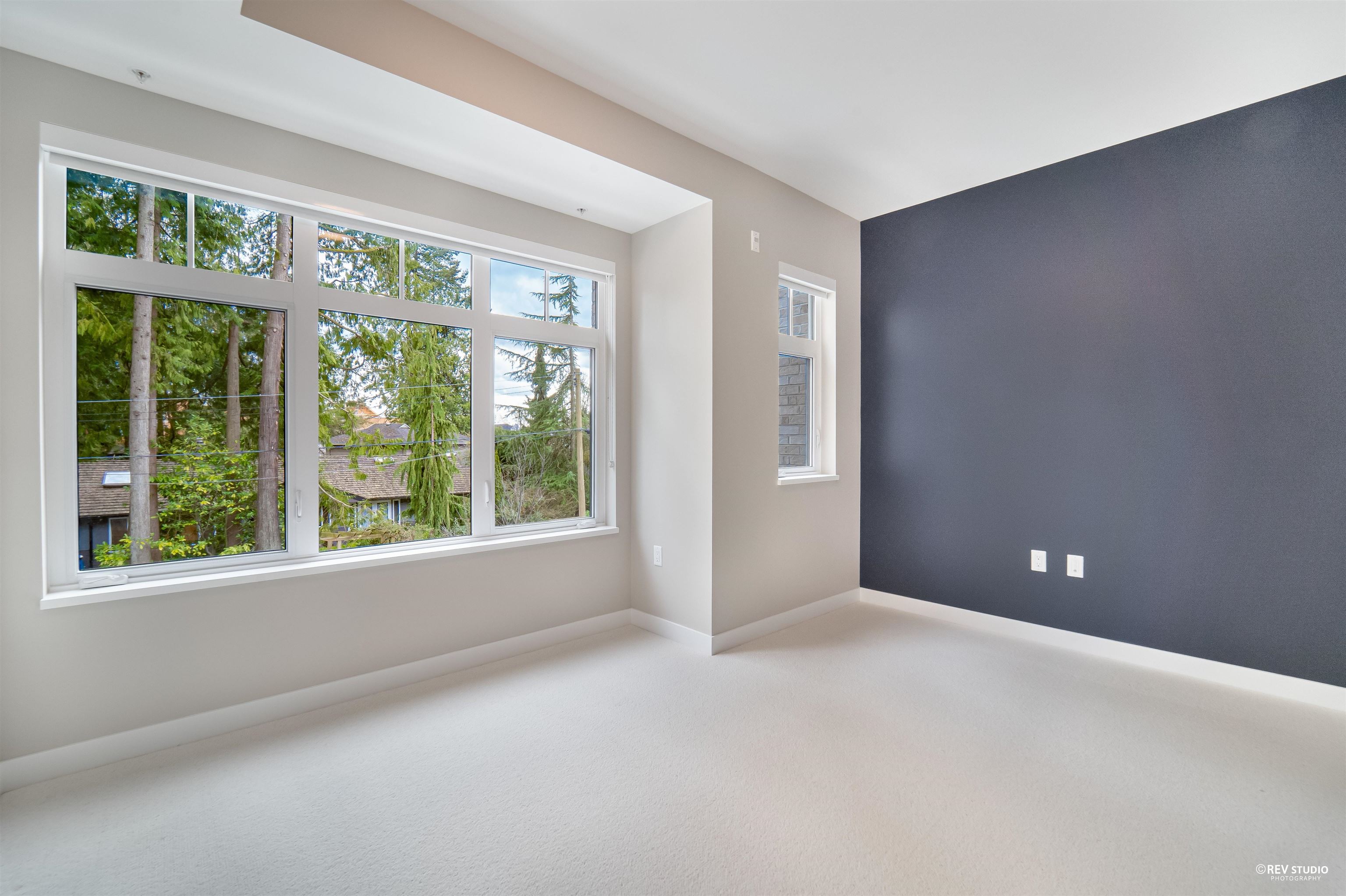 Listing image of 7 1960 GLENAIRE DRIVE