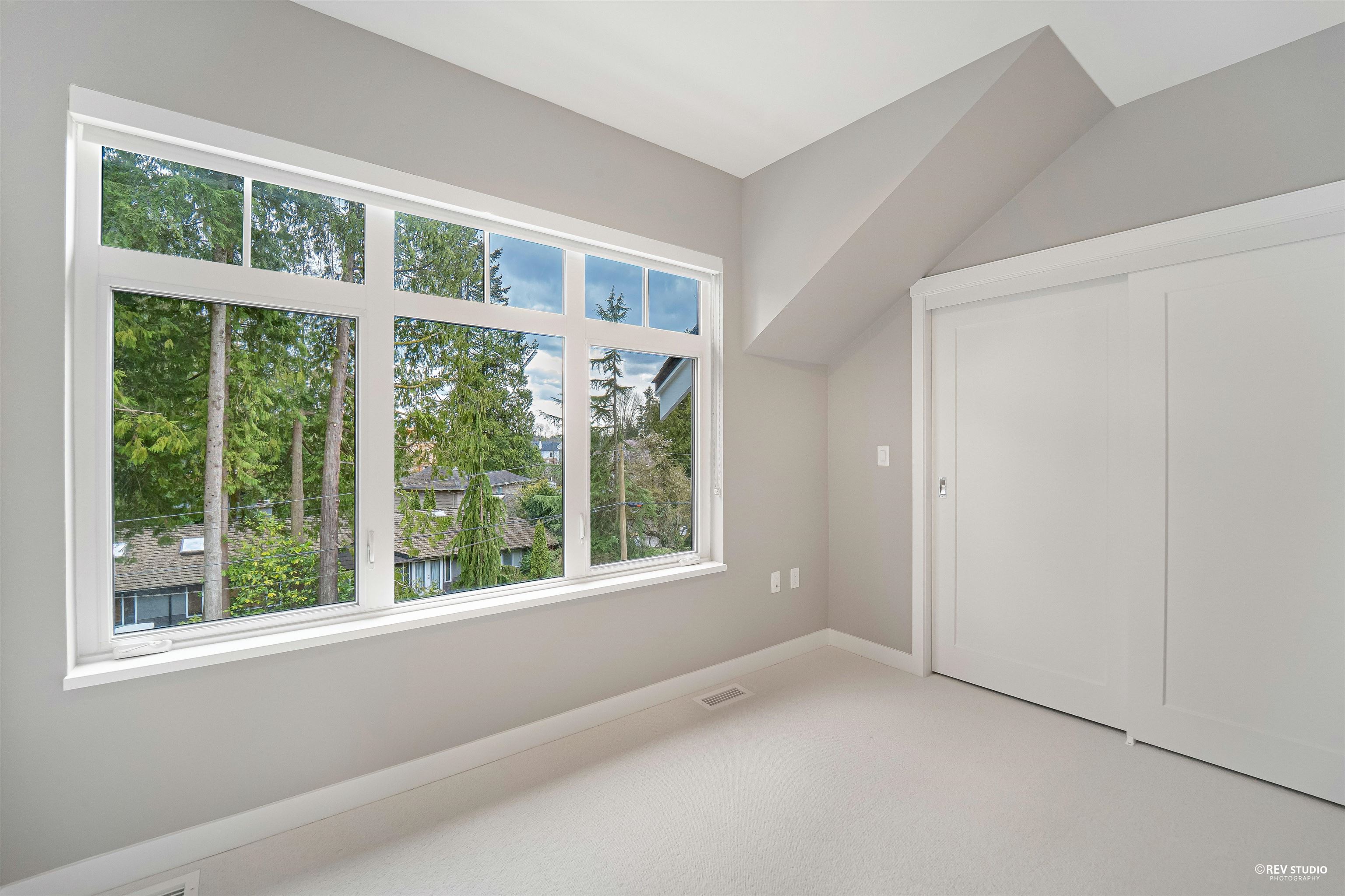 Listing image of 7 1960 GLENAIRE DRIVE