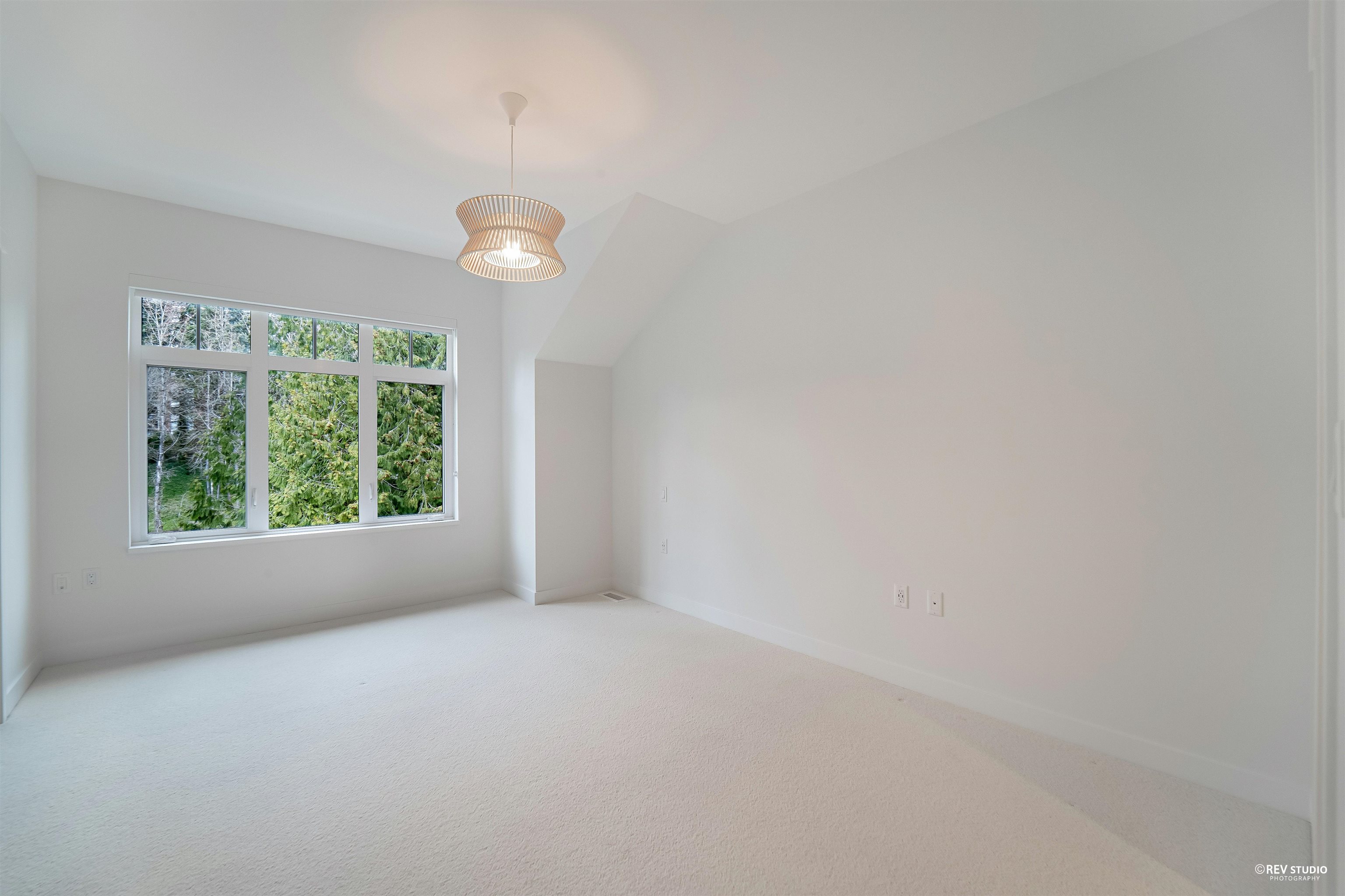 Listing image of 7 1960 GLENAIRE DRIVE