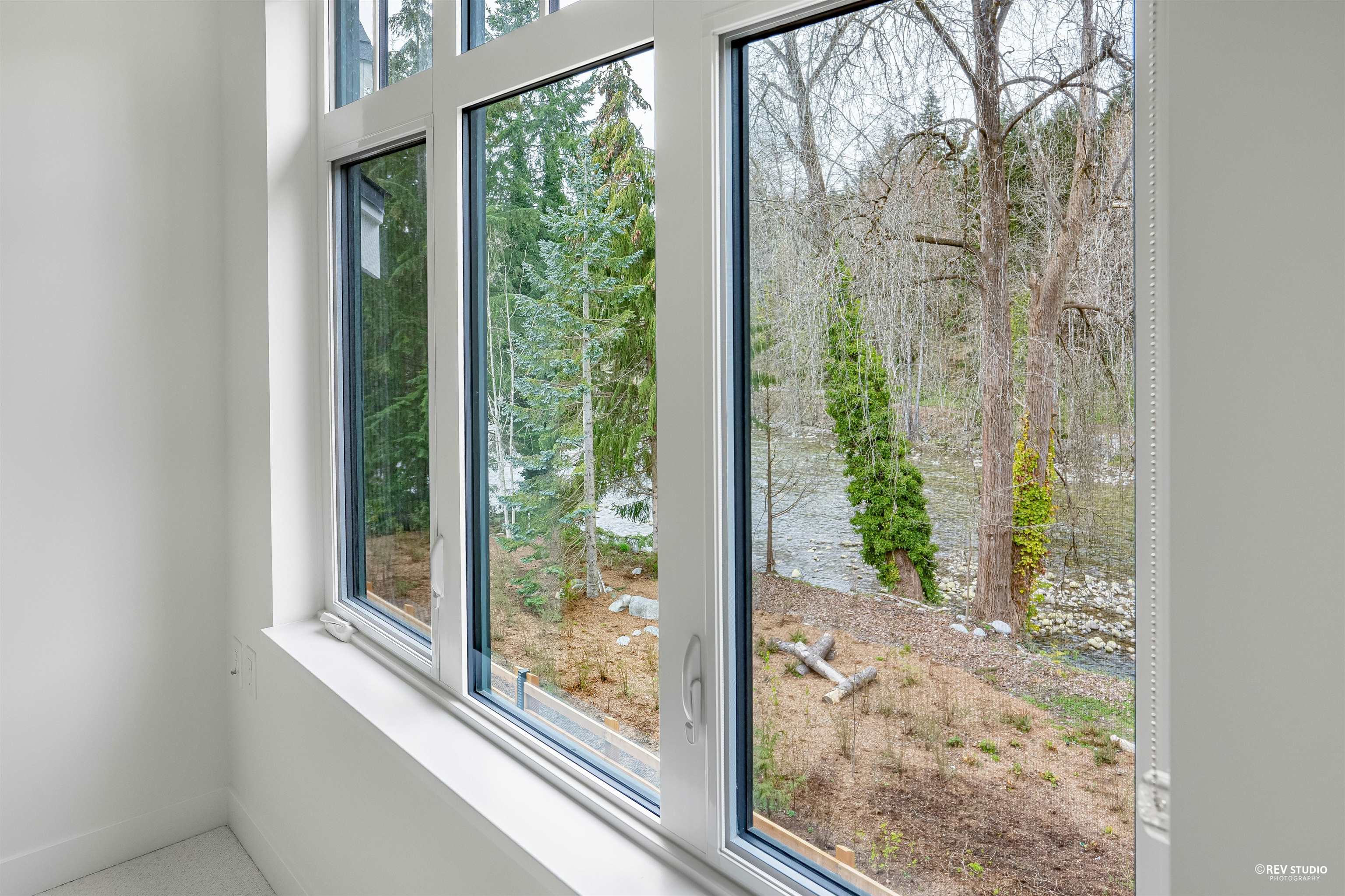 Listing image of 7 1960 GLENAIRE DRIVE