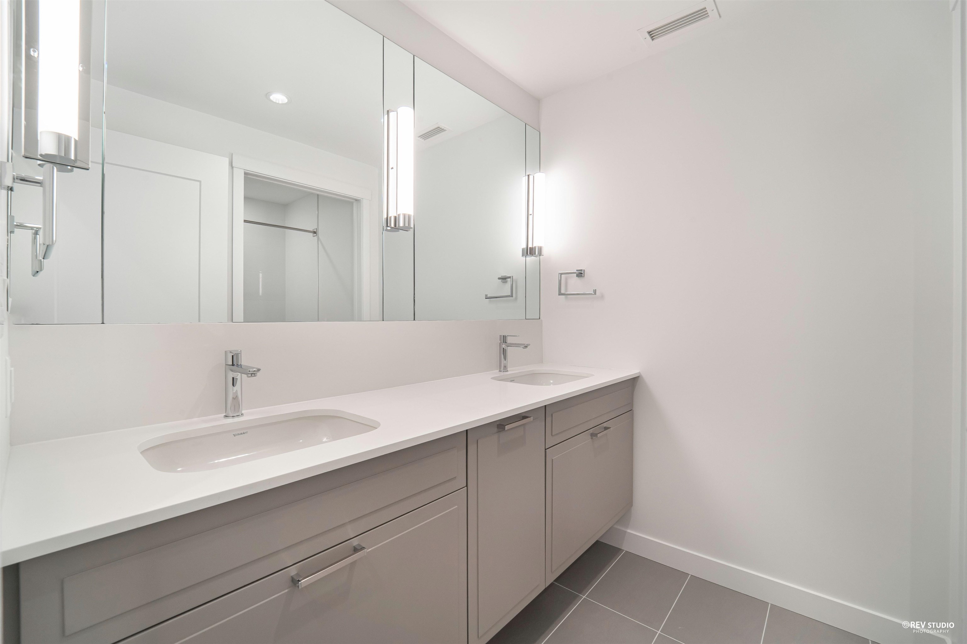 Listing image of 7 1960 GLENAIRE DRIVE