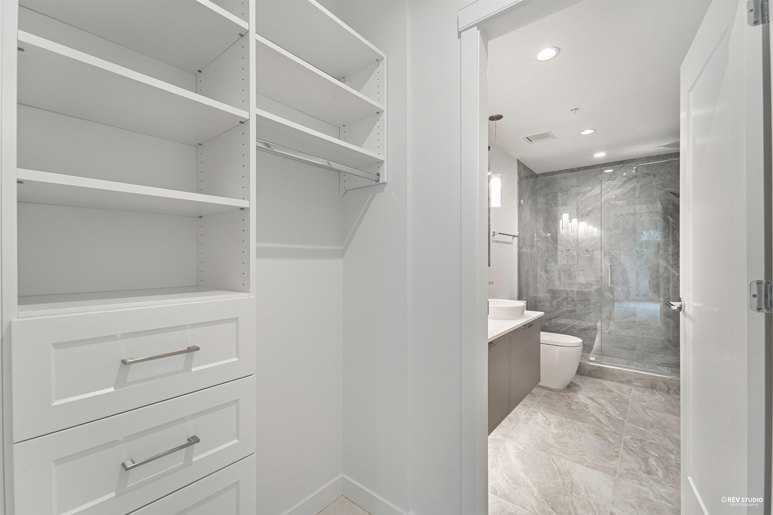 Listing image of 7 1960 GLENAIRE DRIVE