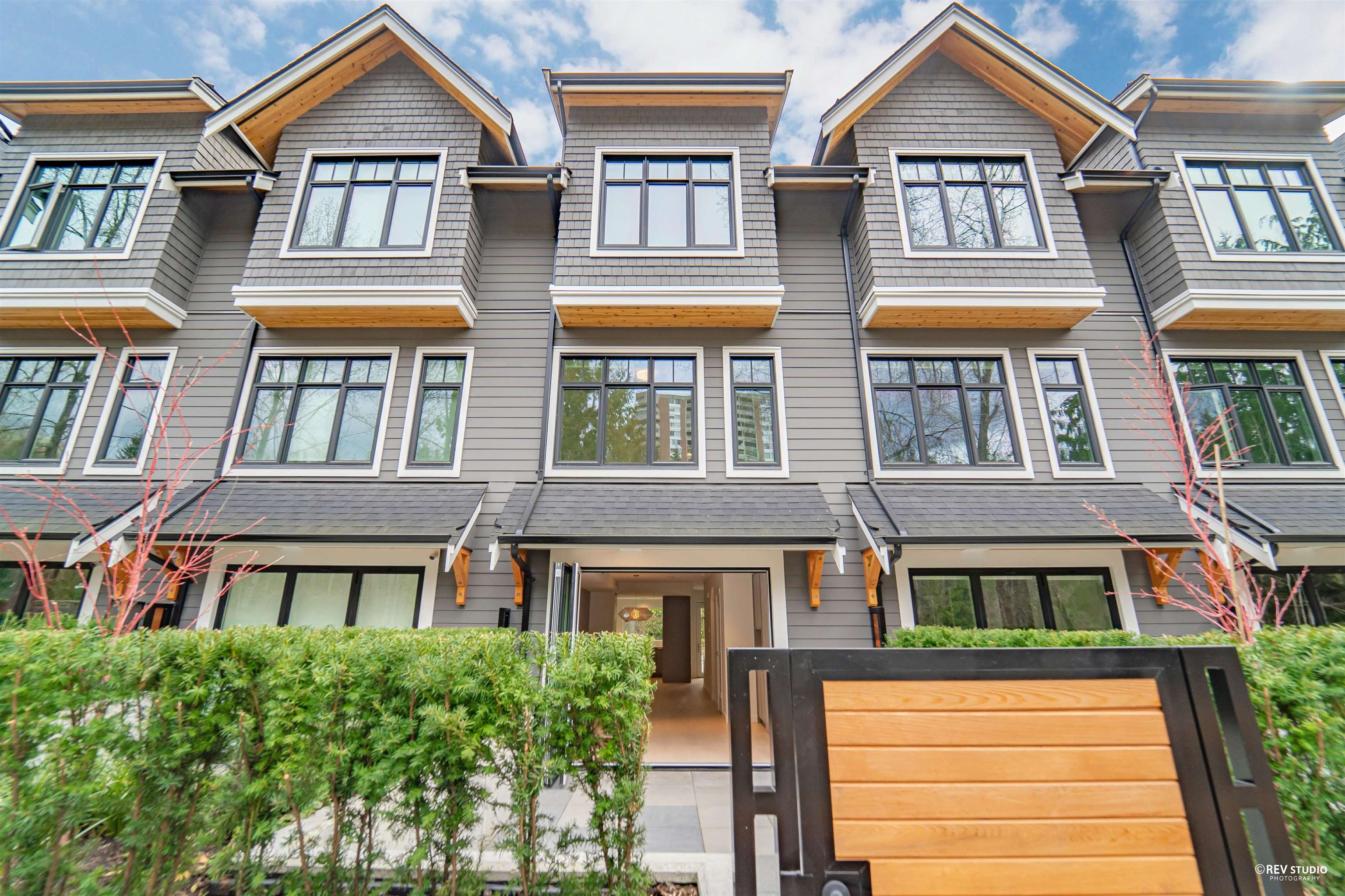 Listing image of 7 1960 GLENAIRE DRIVE