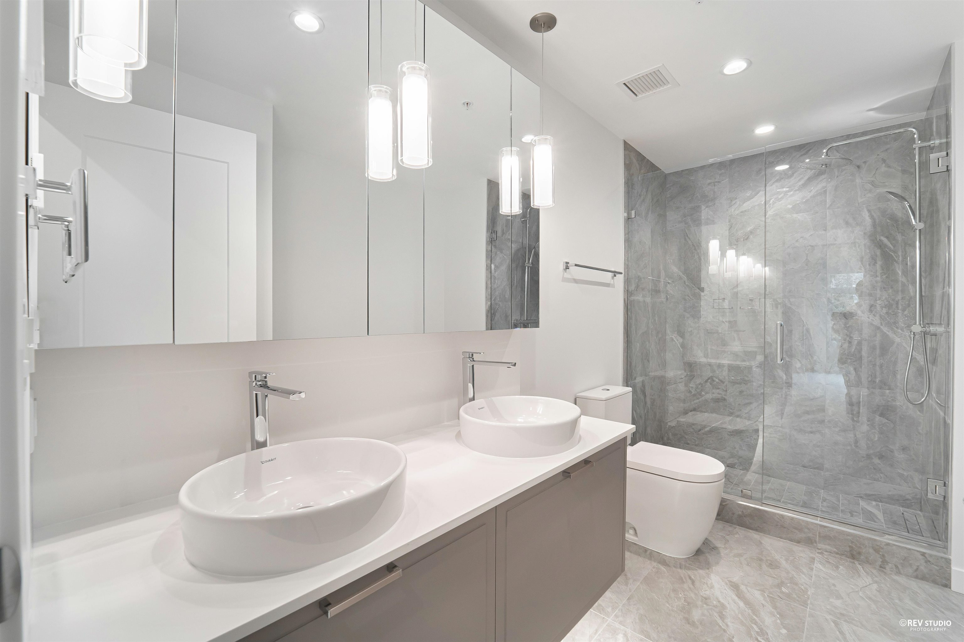 Listing image of 7 1960 GLENAIRE DRIVE