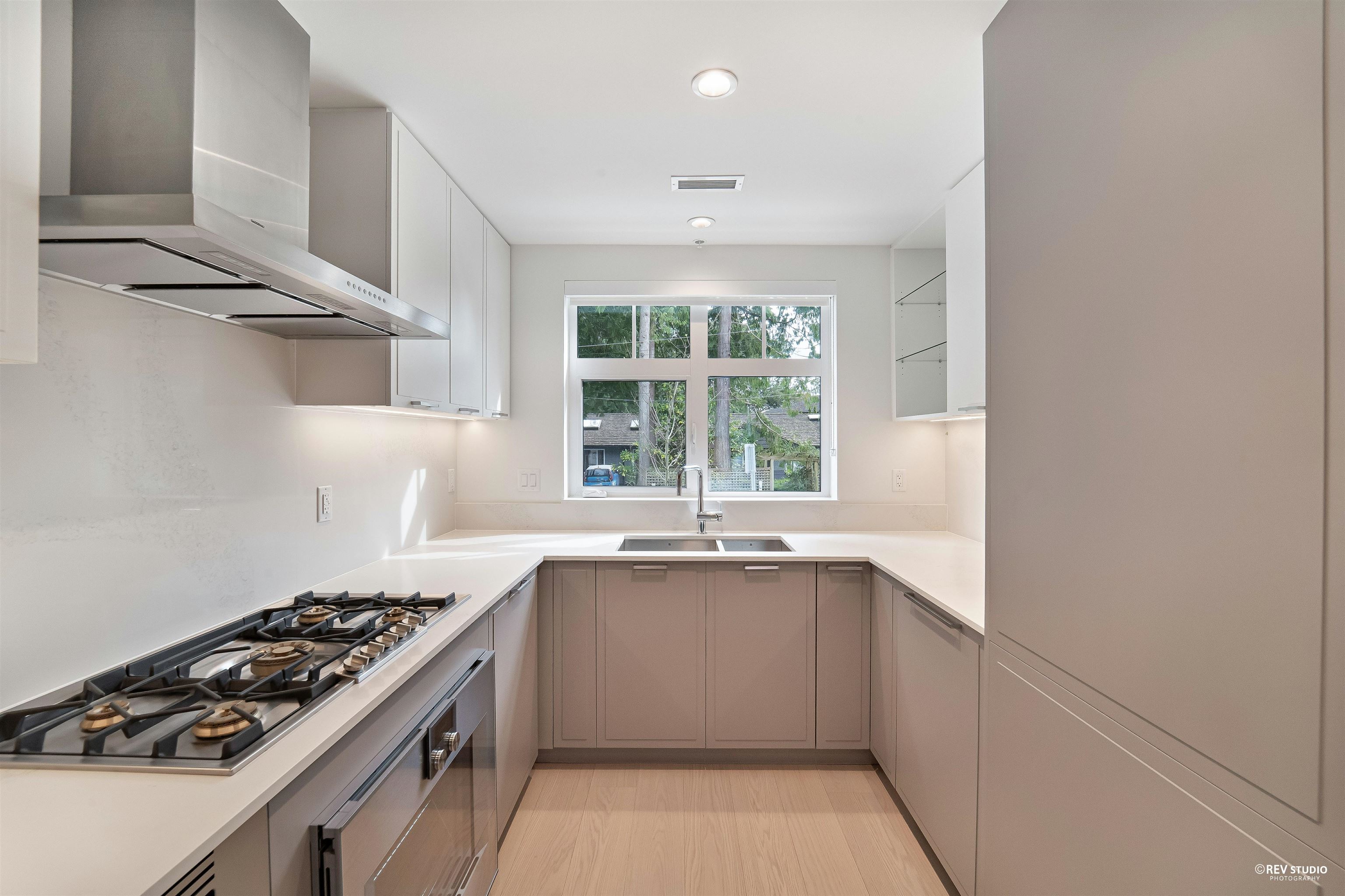 Listing image of 7 1960 GLENAIRE DRIVE