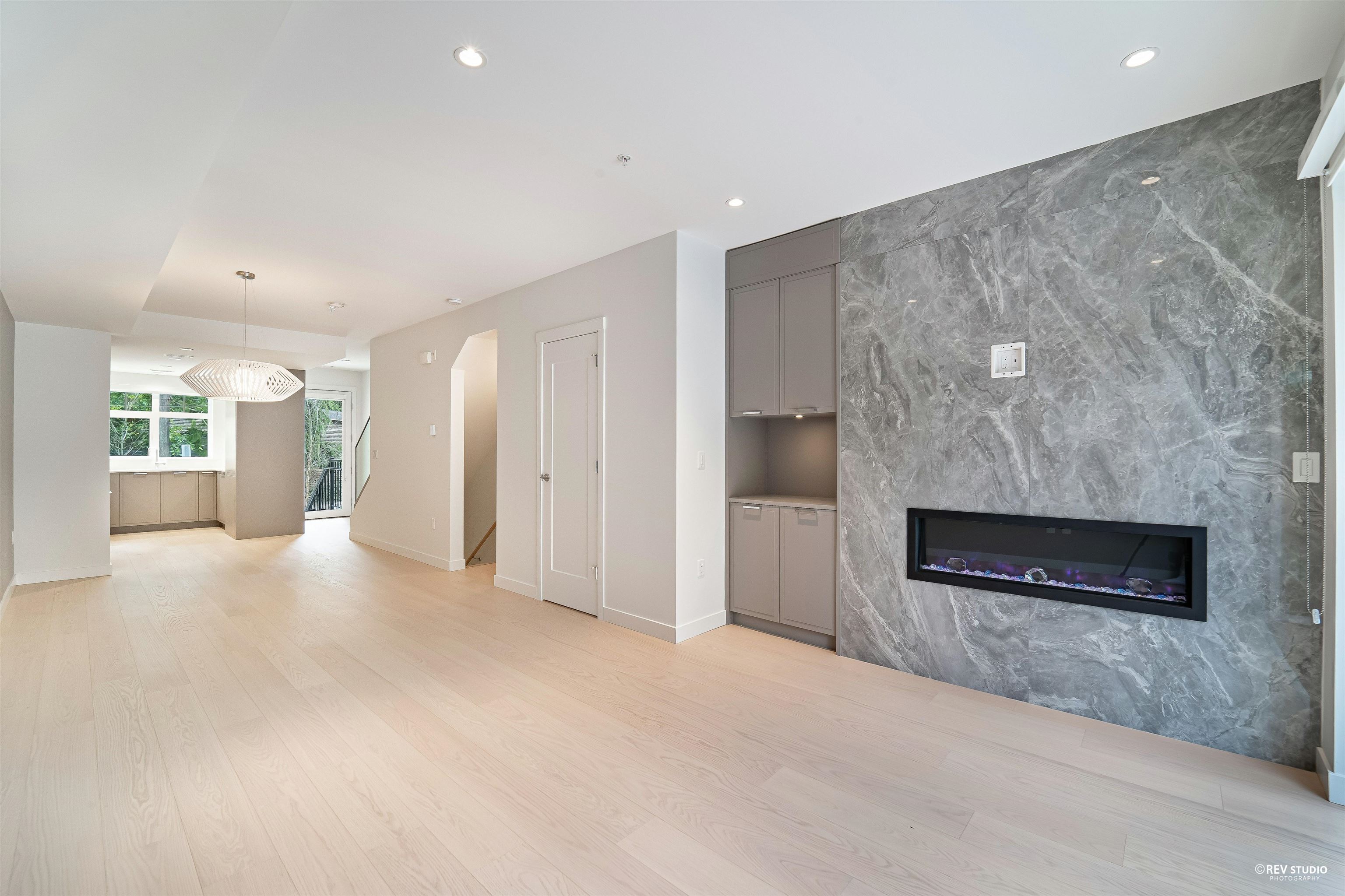 Listing image of 7 1960 GLENAIRE DRIVE