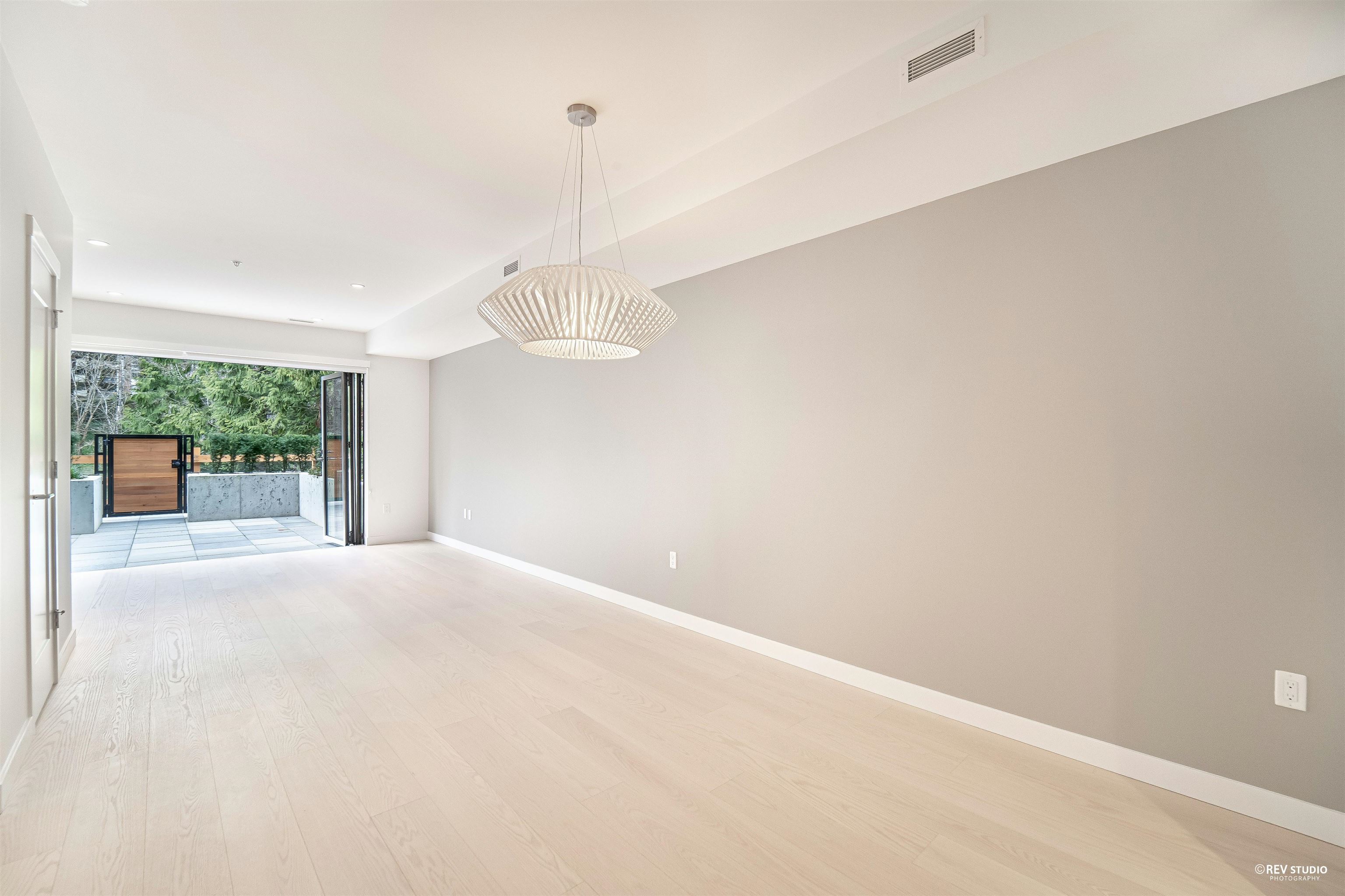 Listing image of 7 1960 GLENAIRE DRIVE