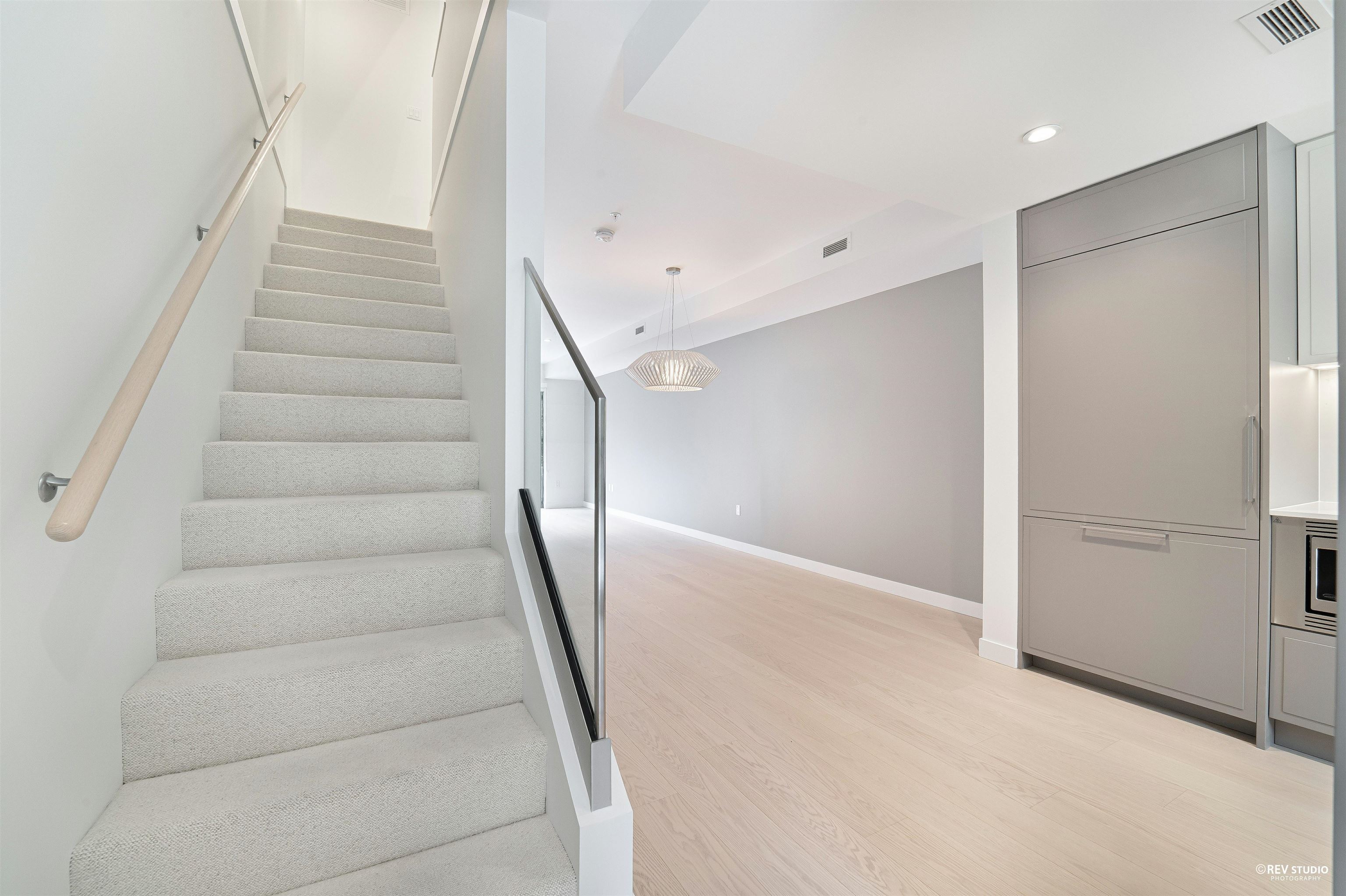 Listing image of 7 1960 GLENAIRE DRIVE