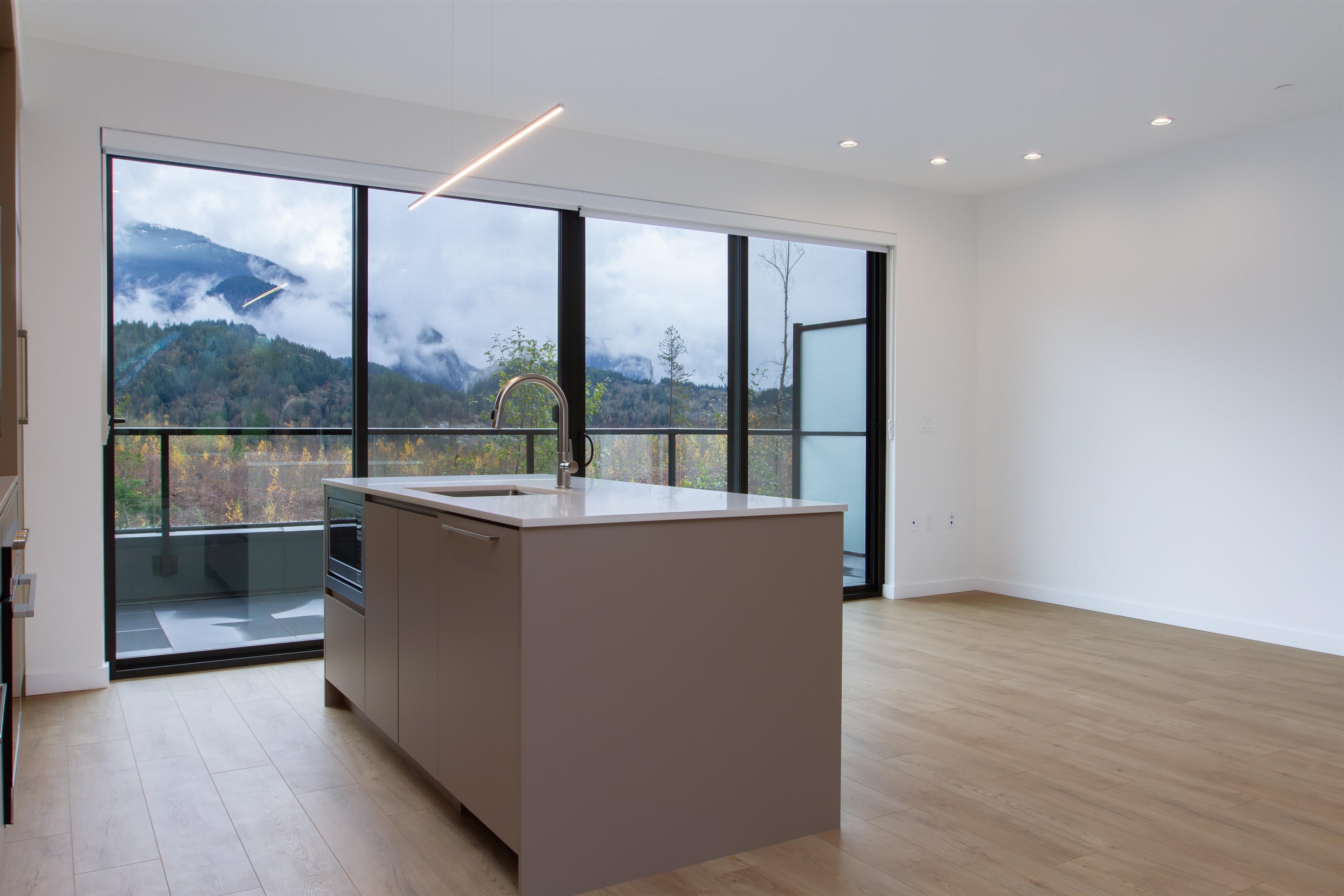 9 40809 The Crescent, Squamish, University Highlands, V8B 1G1 3