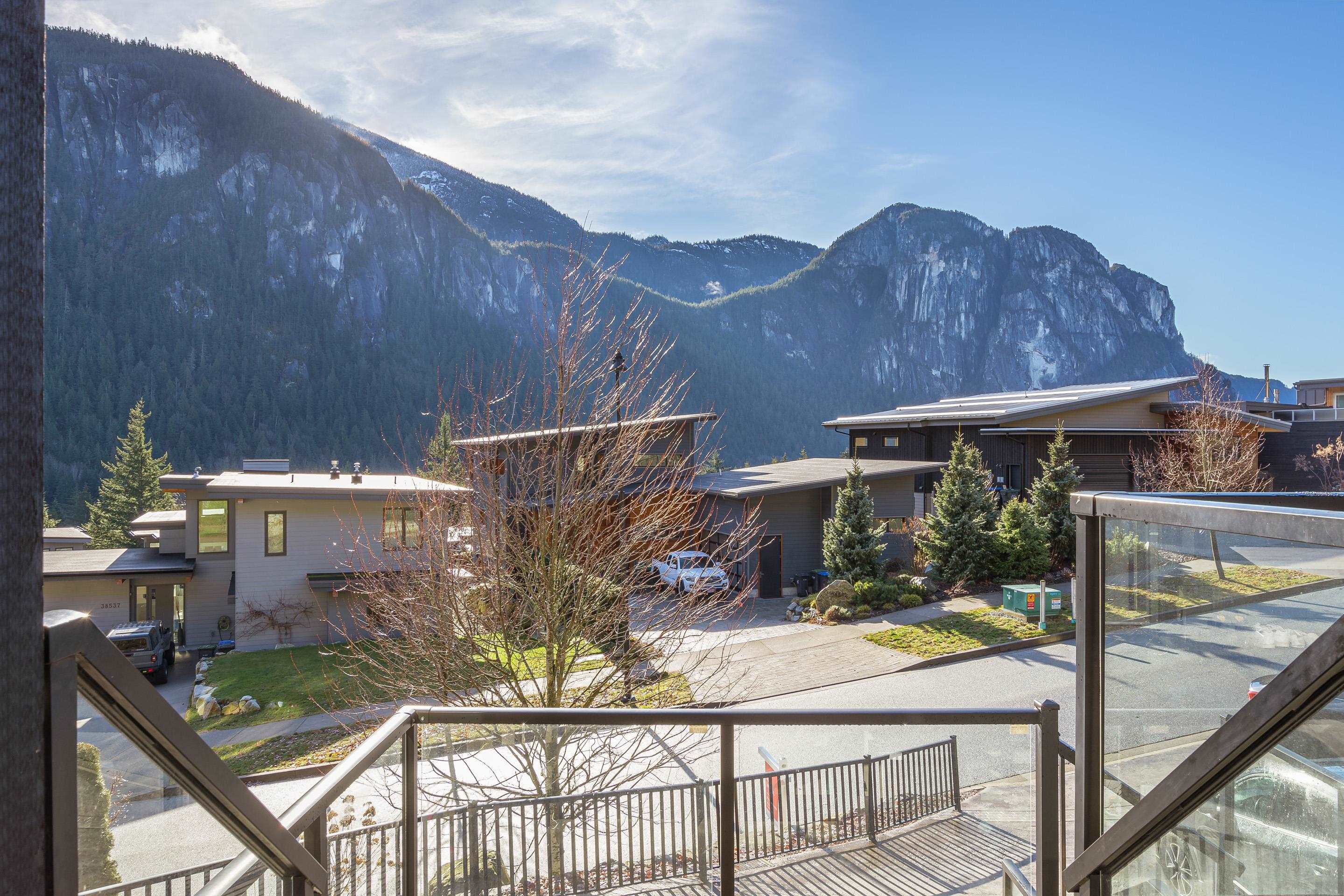 38544 Sky Pilot Drive, Squamish, Plateau, V8B 0T6 35