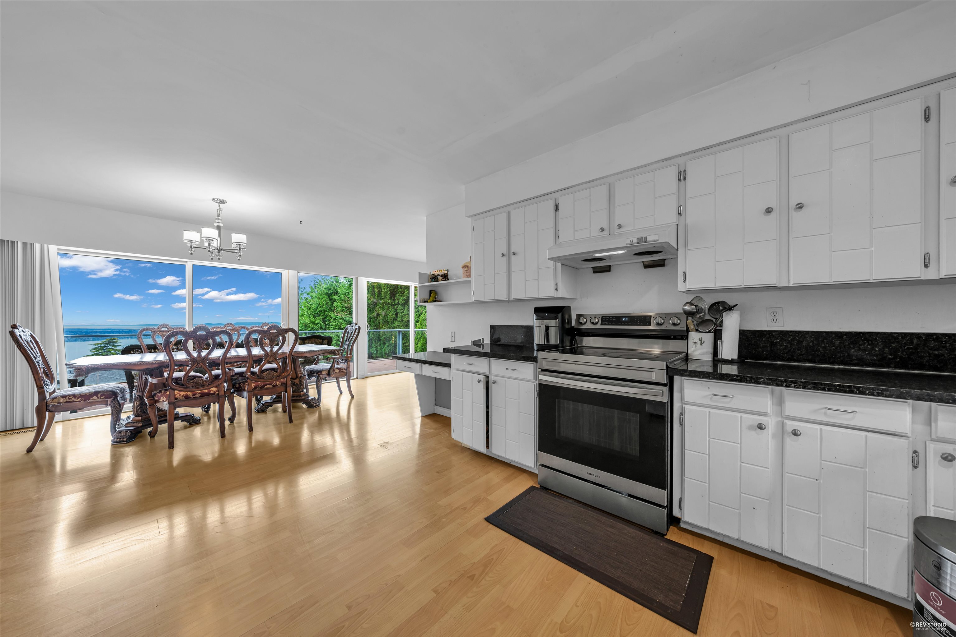 Listing image of 1456 CHARTWELL DRIVE