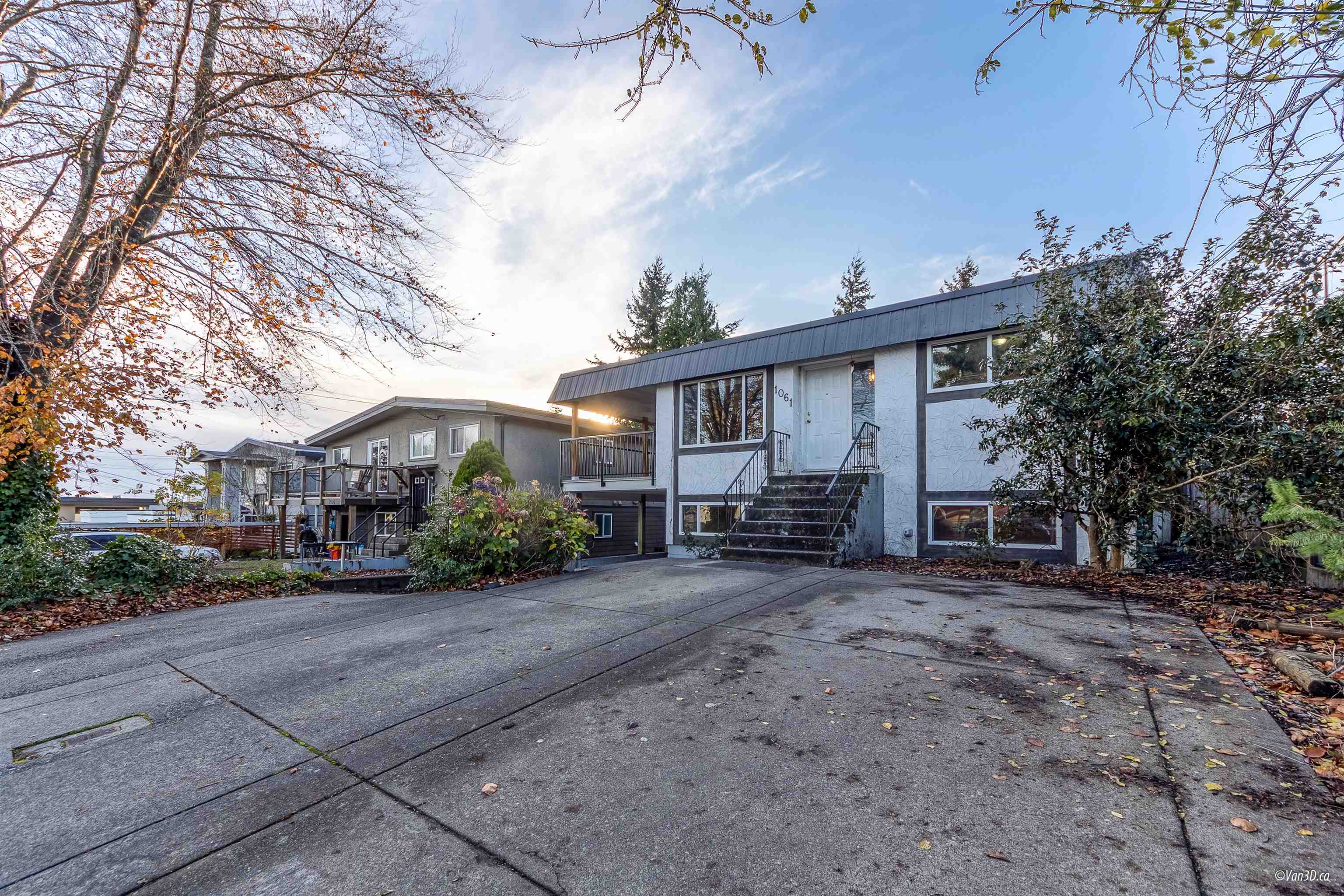 1061 Stayte Road, White Rock, White Rock, V4B 4Y8 2