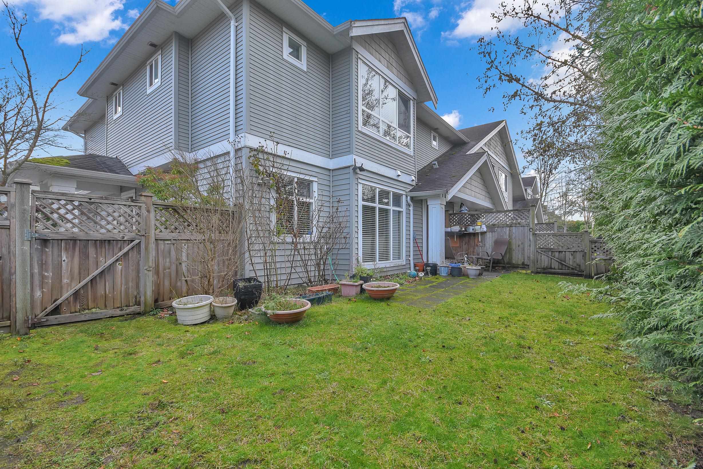 15 12128 68 Avenue, Surrey, West Newton, V3W 1M3 3