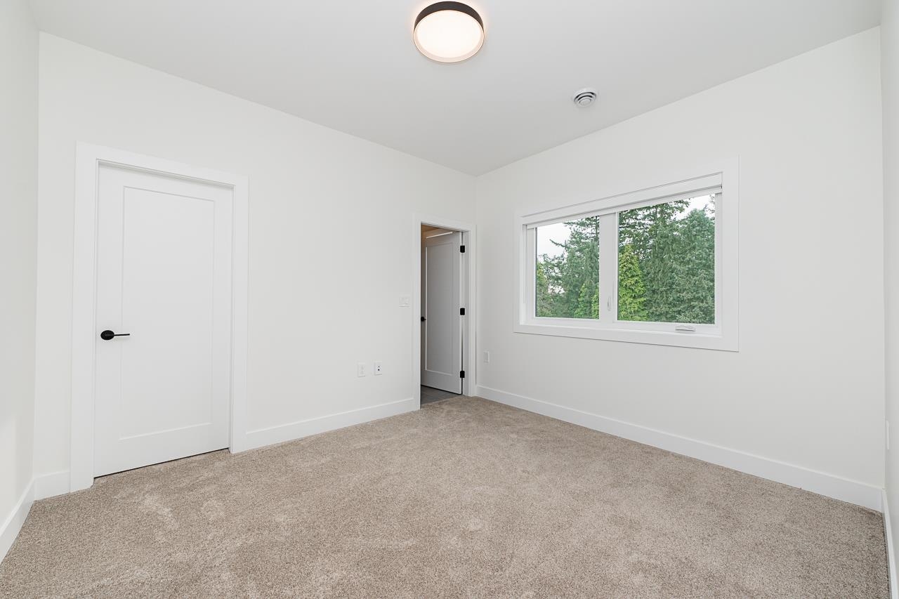 16022 9a Avenue, Surrey, King George Corridor, V4A 9A7 18