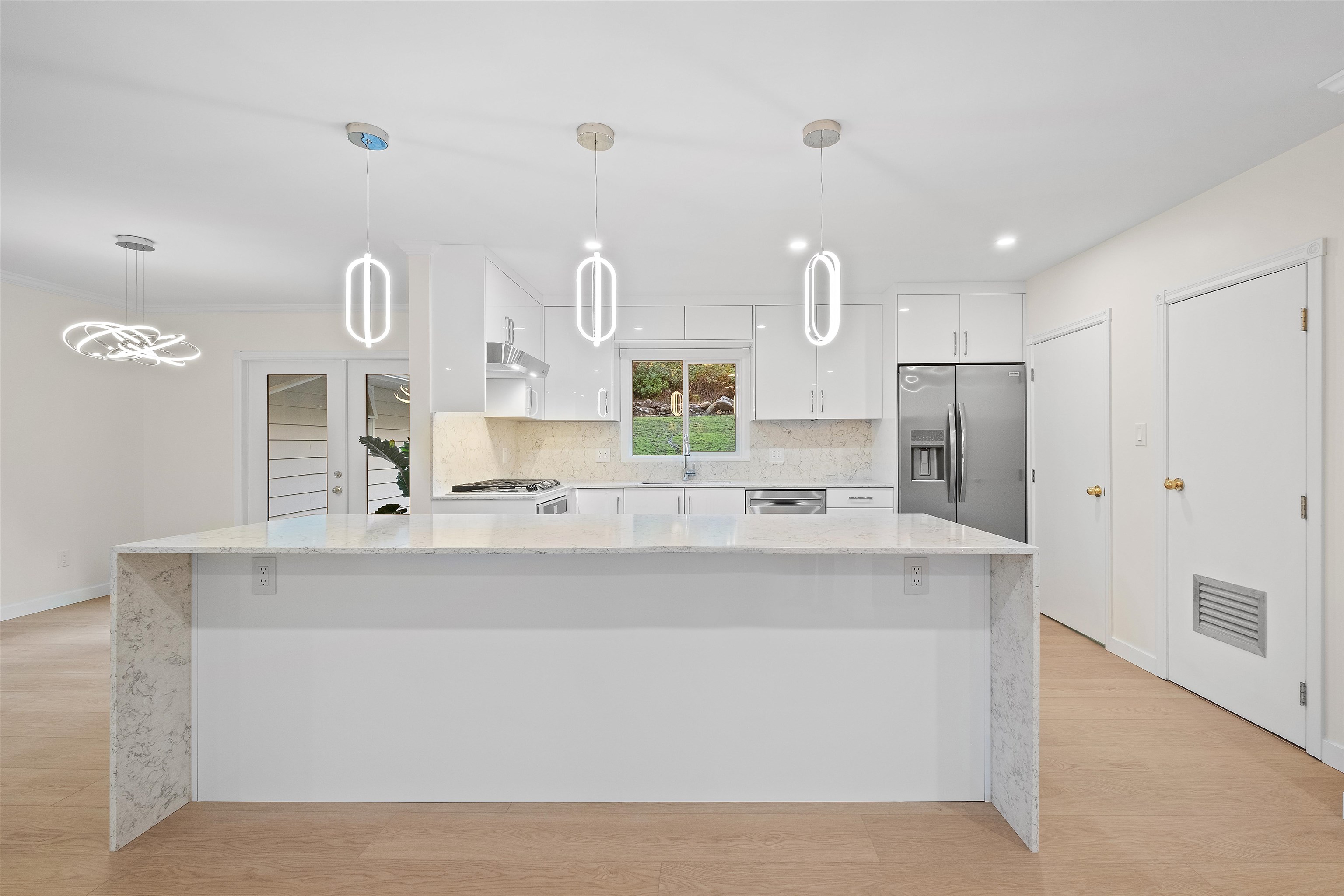Listing image of 441 SOUTHBOROUGH DRIVE
