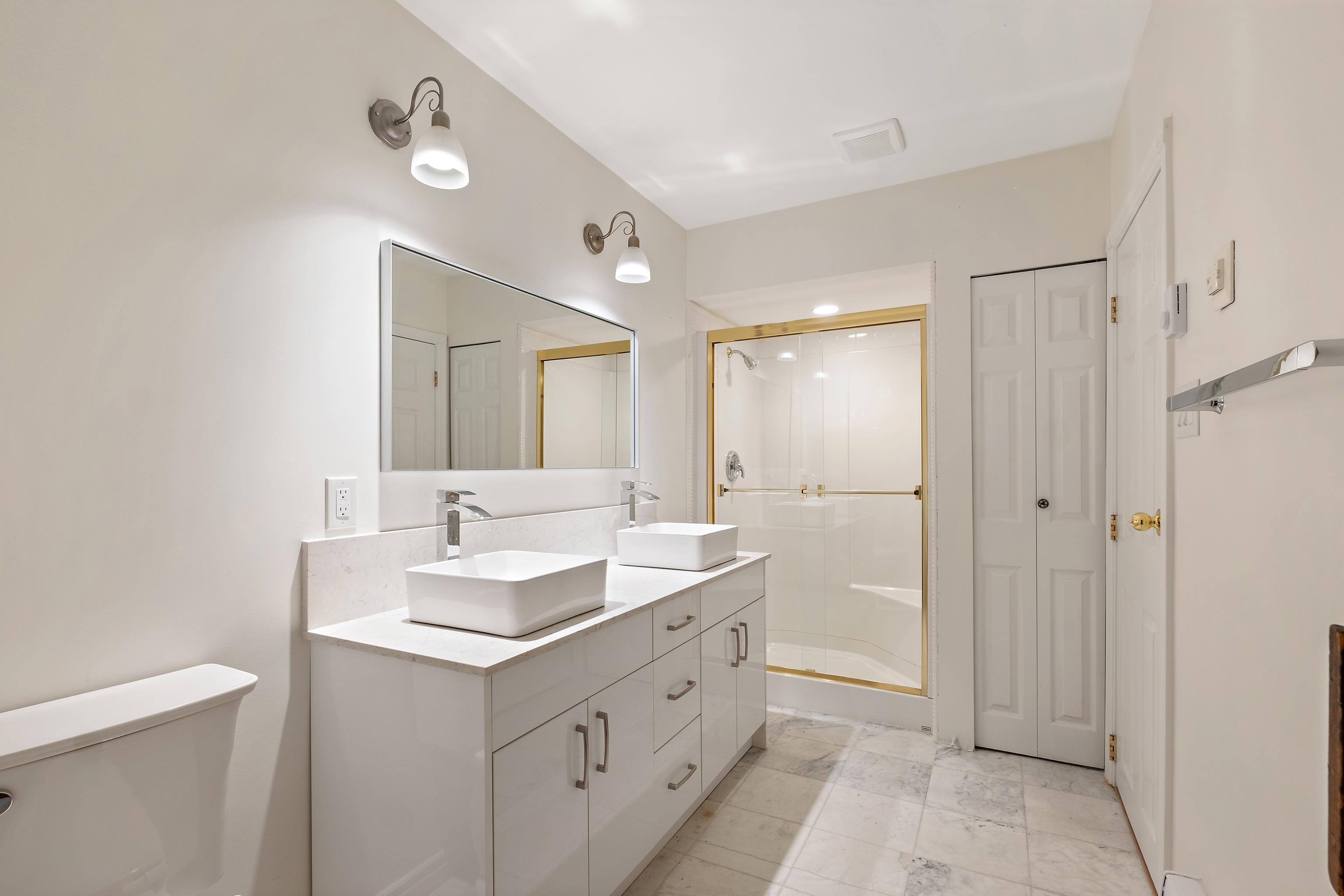 Listing image of 441 SOUTHBOROUGH DRIVE