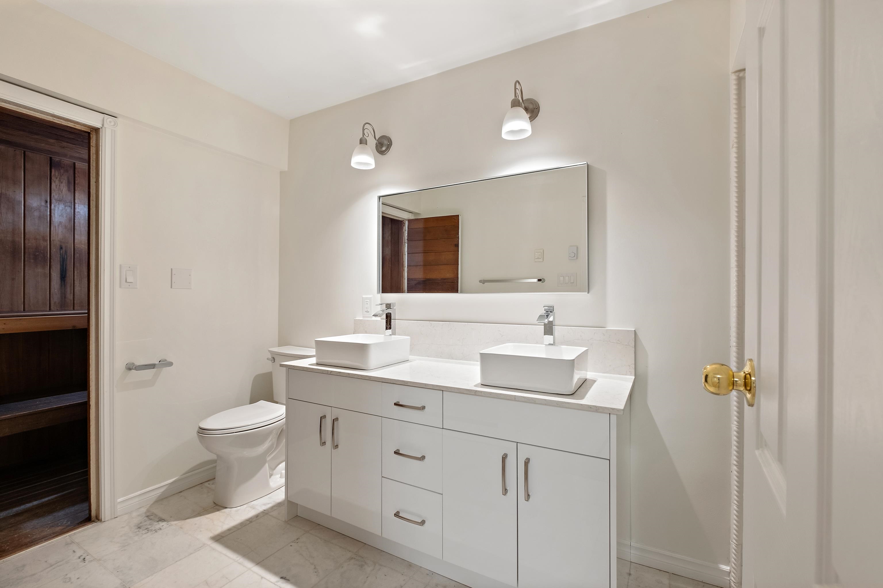 Listing image of 441 SOUTHBOROUGH DRIVE