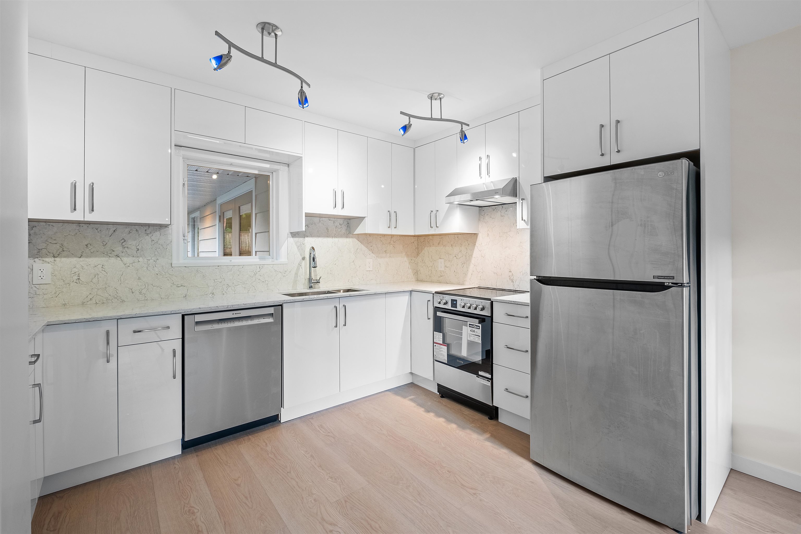 Listing image of 441 SOUTHBOROUGH DRIVE