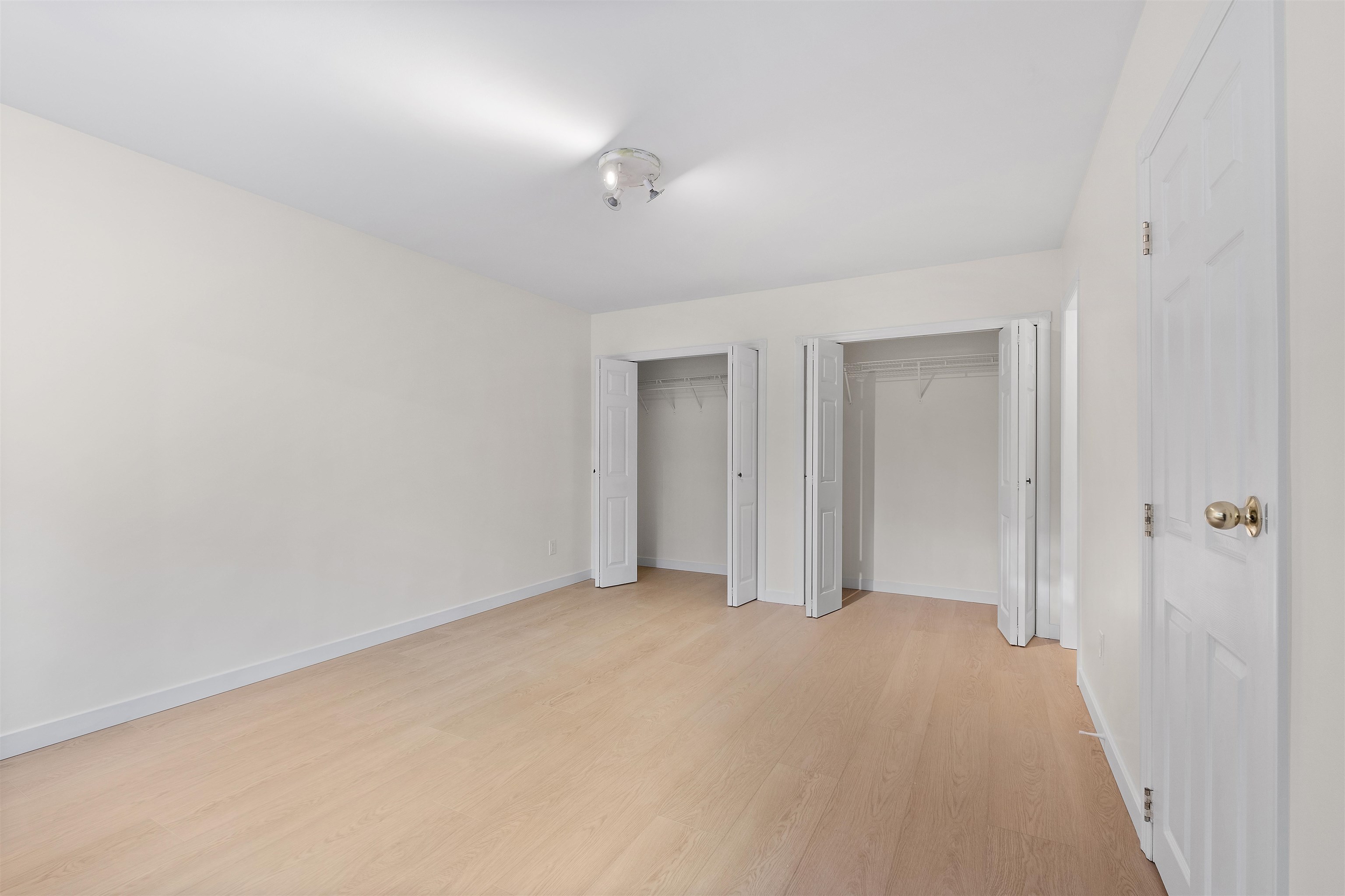 Listing image of 441 SOUTHBOROUGH DRIVE