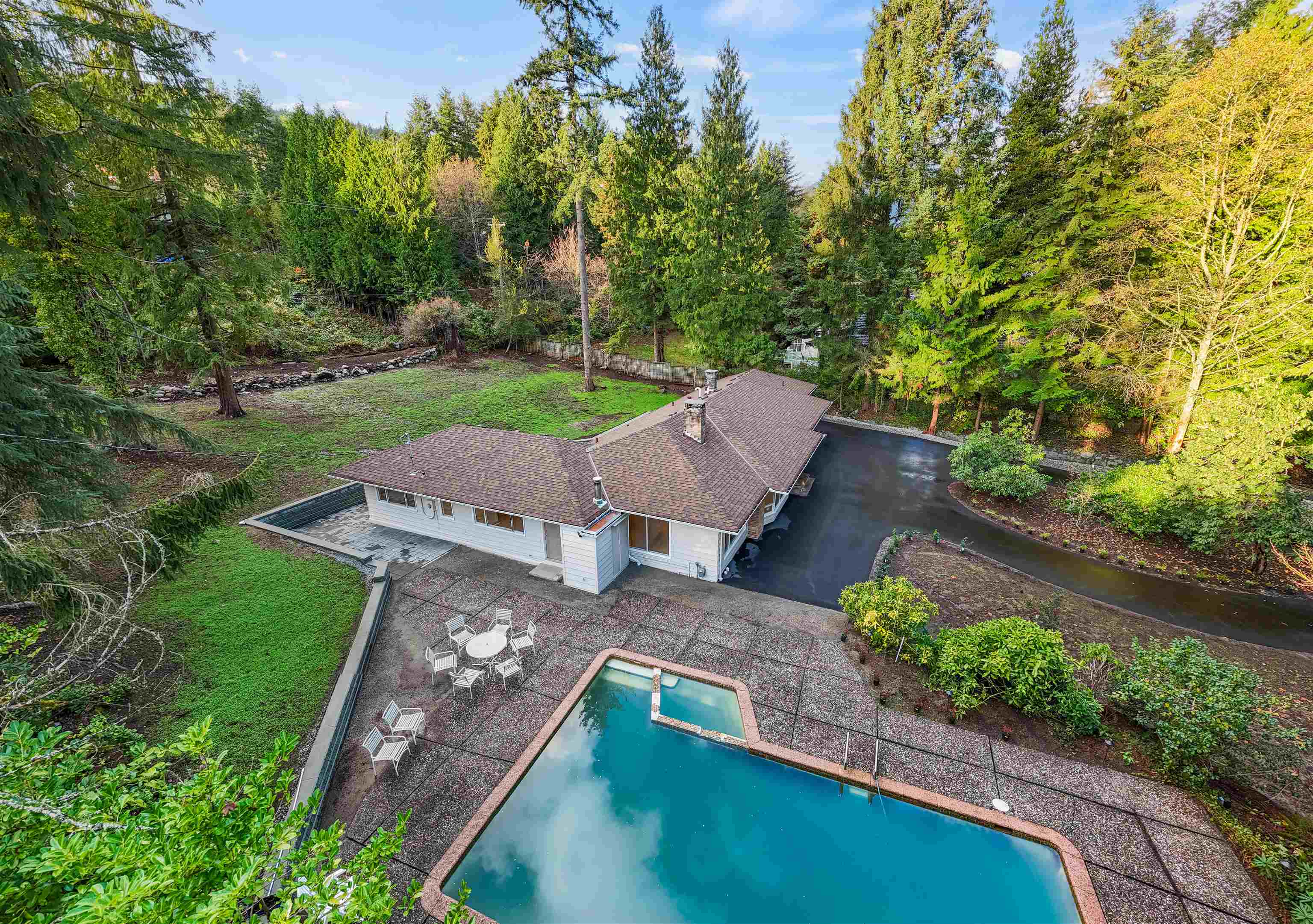 Listing image of 441 SOUTHBOROUGH DRIVE