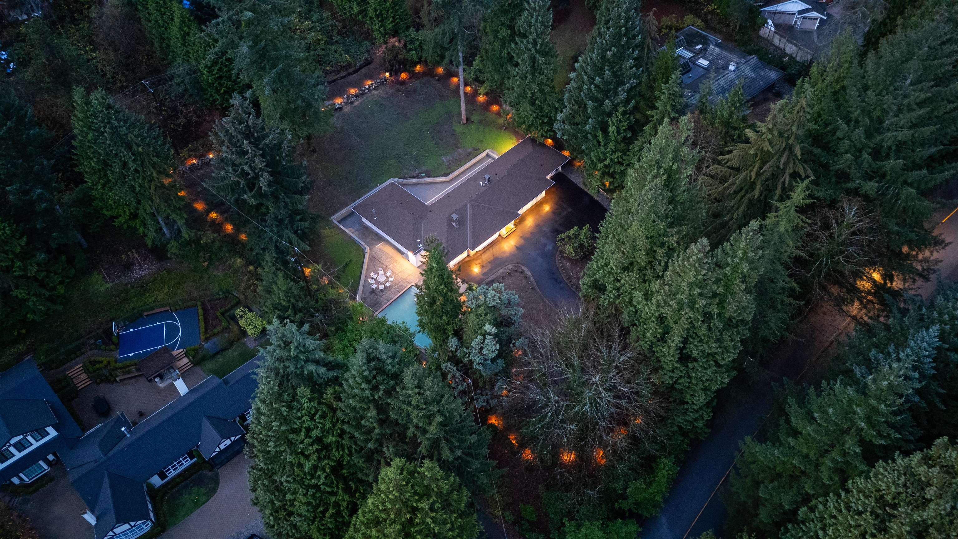 Listing image of 441 SOUTHBOROUGH DRIVE
