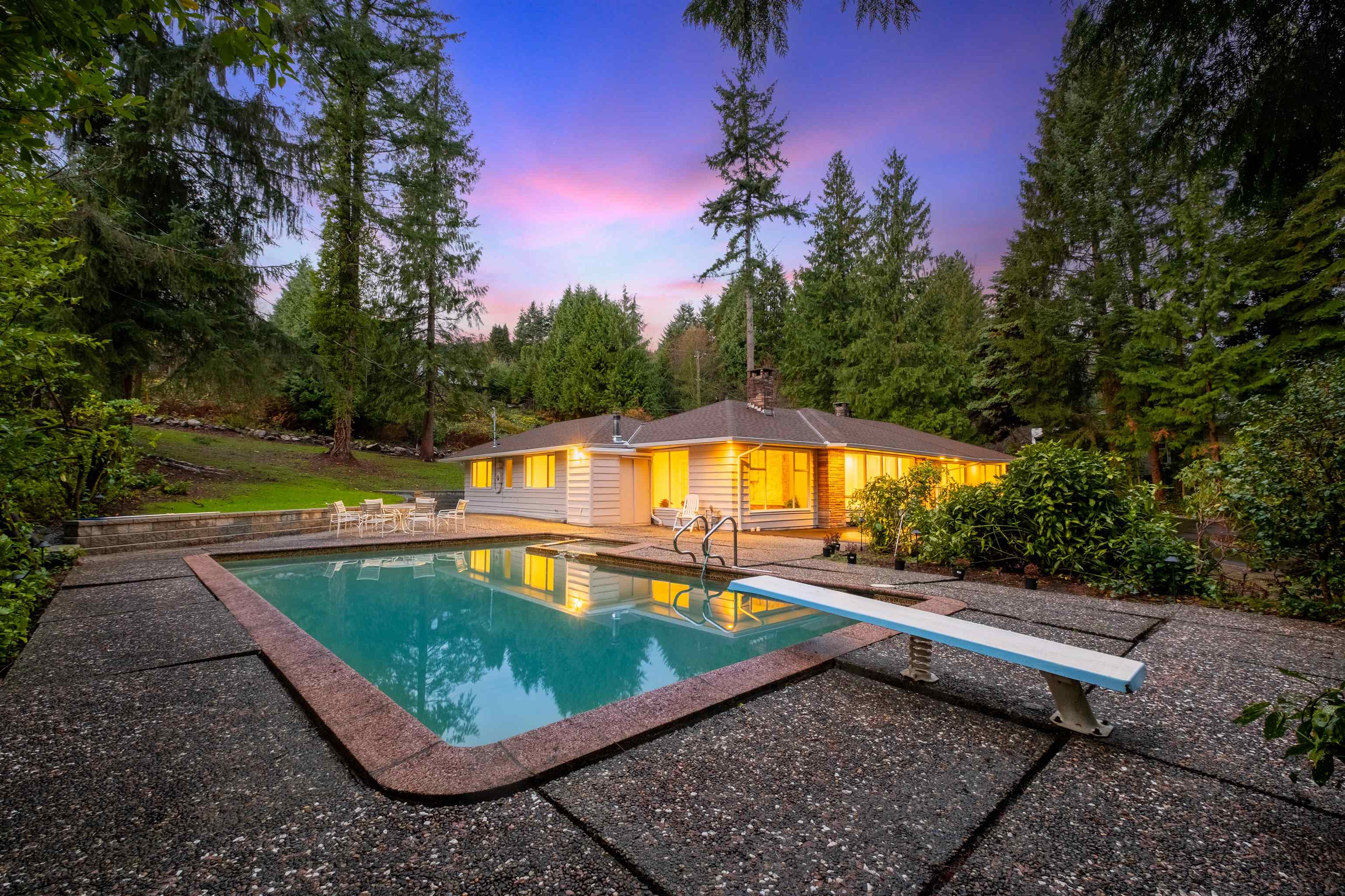 Listing image of 441 SOUTHBOROUGH DRIVE
