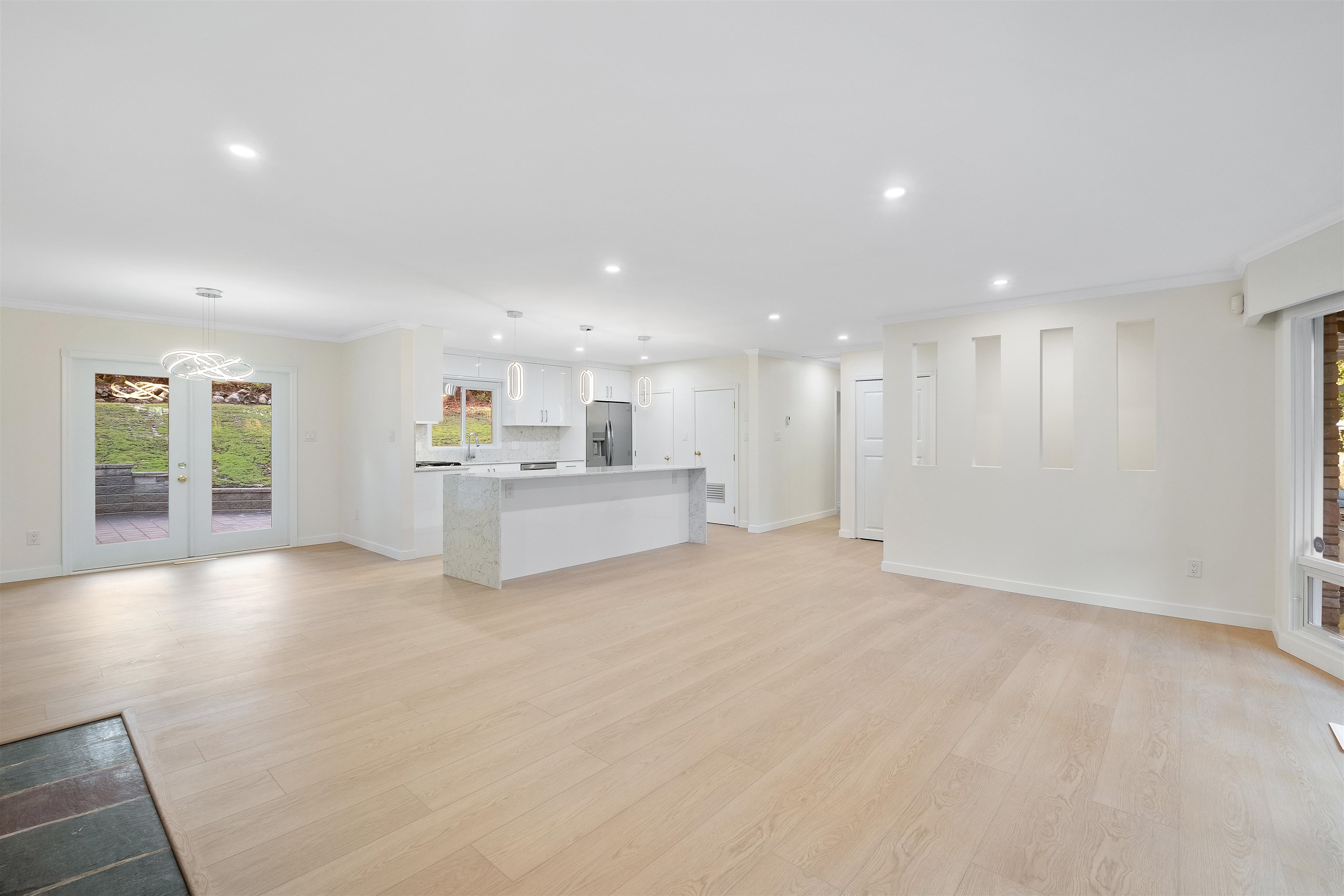 Listing image of 441 SOUTHBOROUGH DRIVE