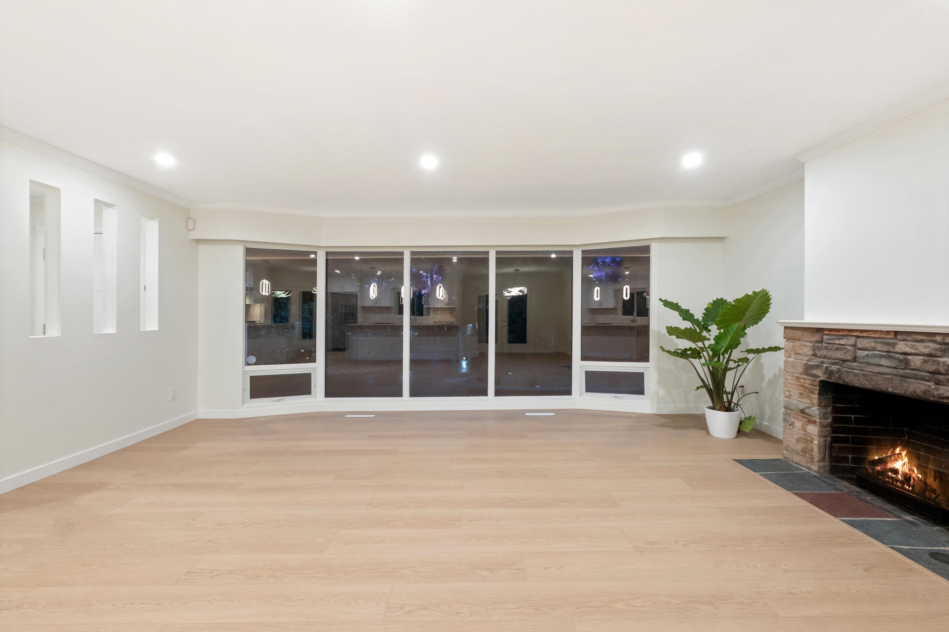 Listing image of 441 SOUTHBOROUGH DRIVE