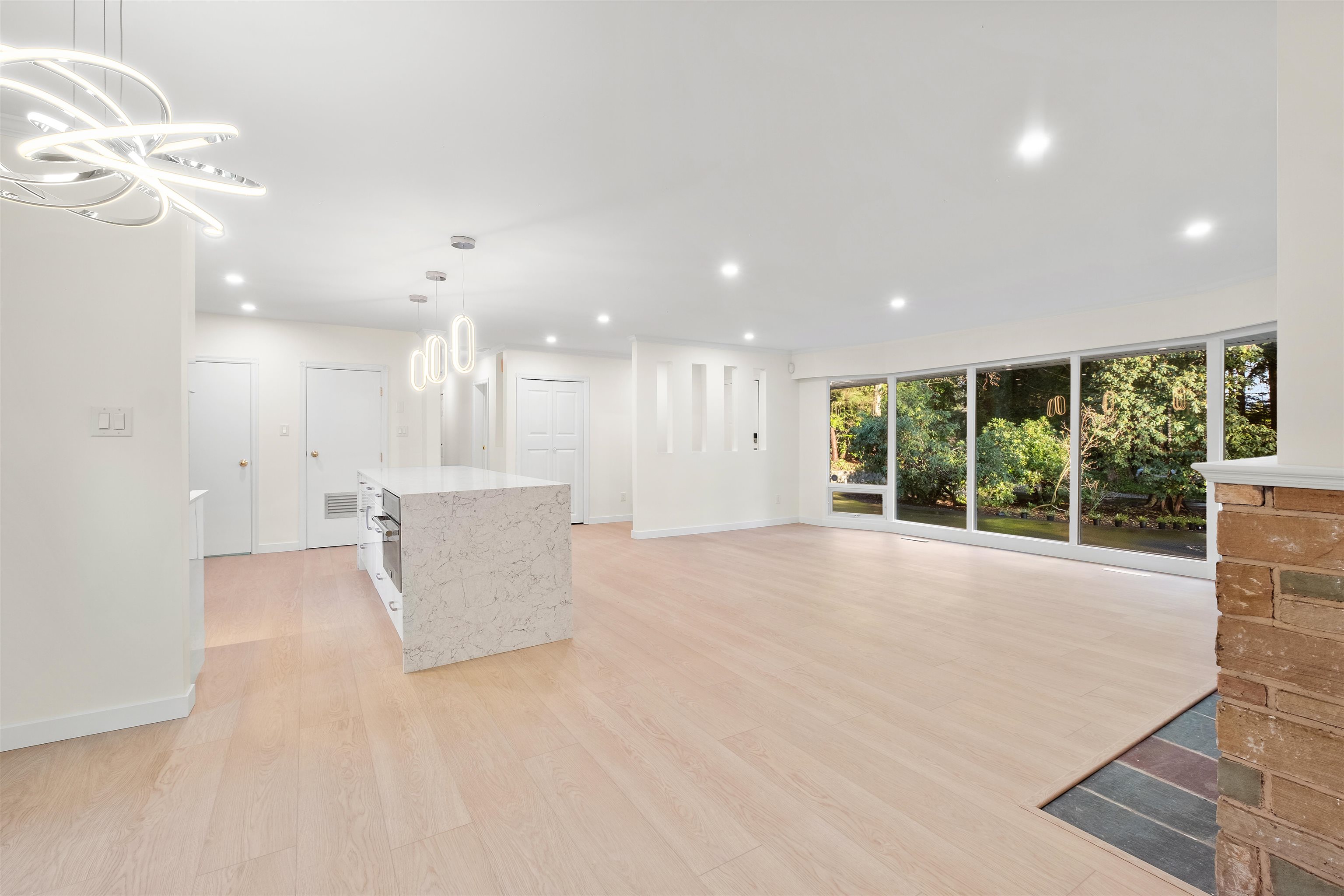 Listing image of 441 SOUTHBOROUGH DRIVE