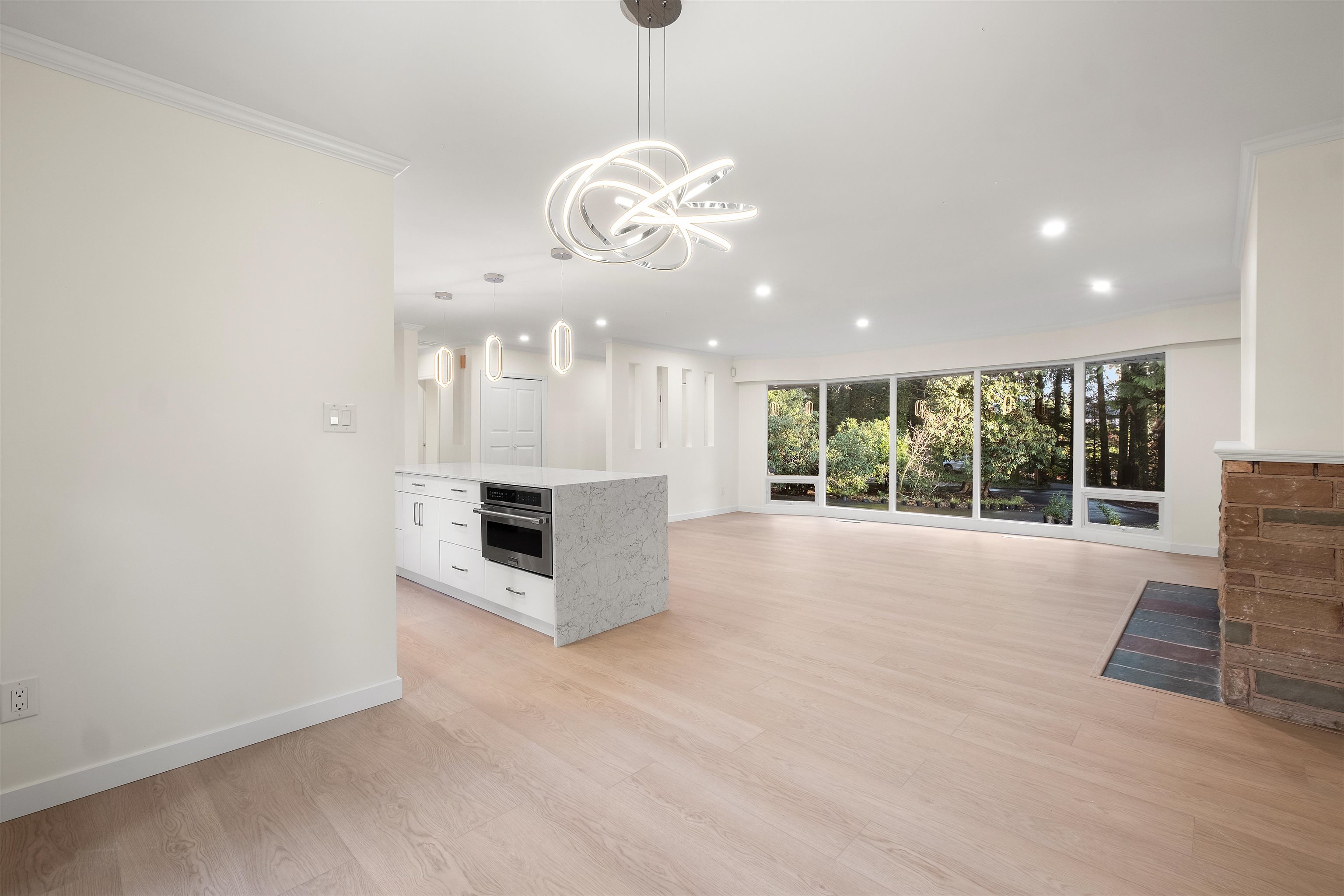 Listing image of 441 SOUTHBOROUGH DRIVE