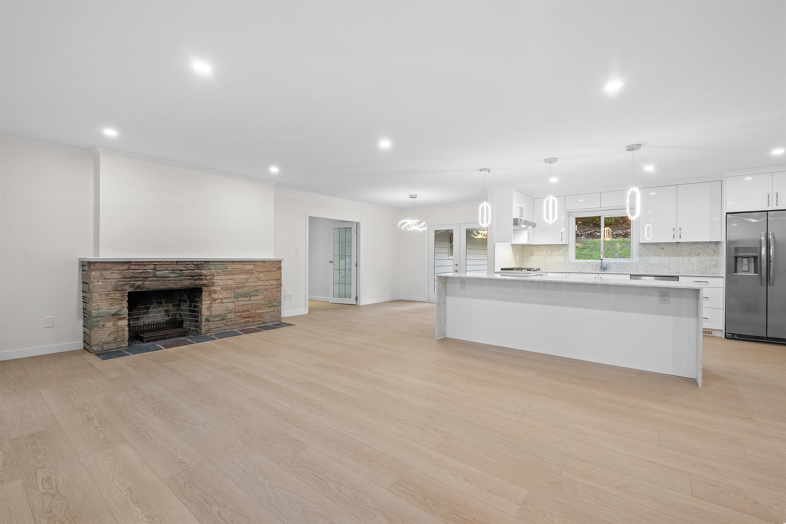 Listing image of 441 SOUTHBOROUGH DRIVE