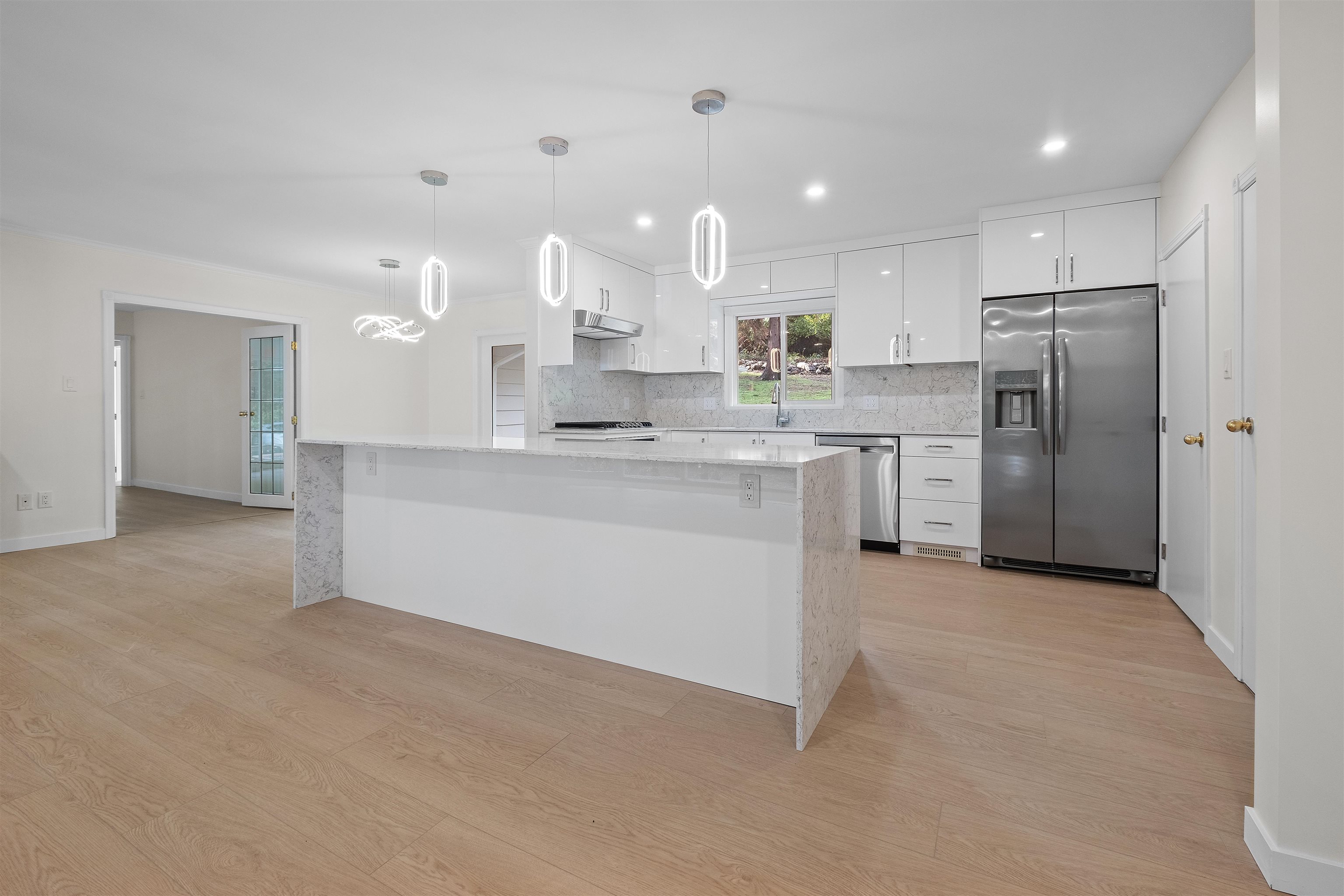 Listing image of 441 SOUTHBOROUGH DRIVE
