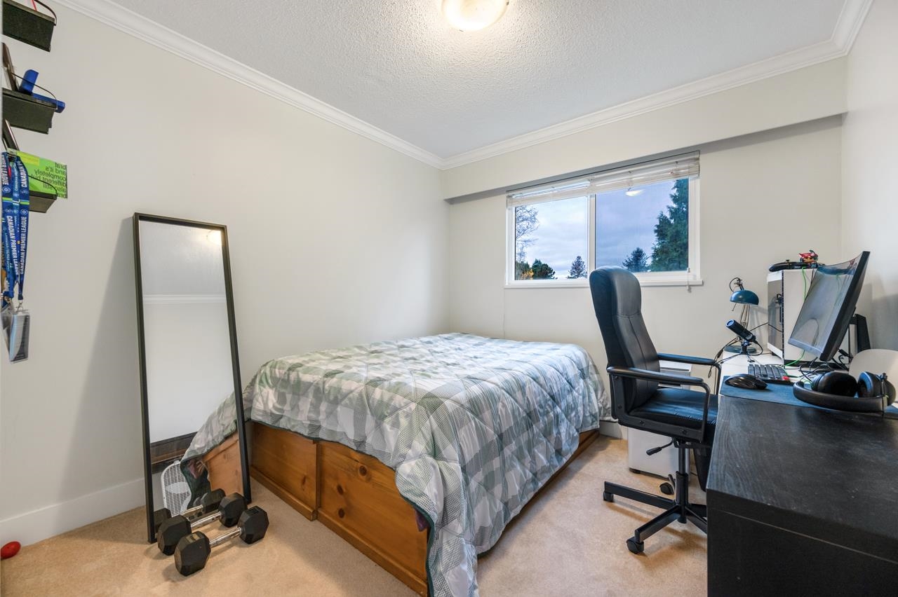 9273 Ryan Crescent, Richmond, South Arm, V7A 2H1 12