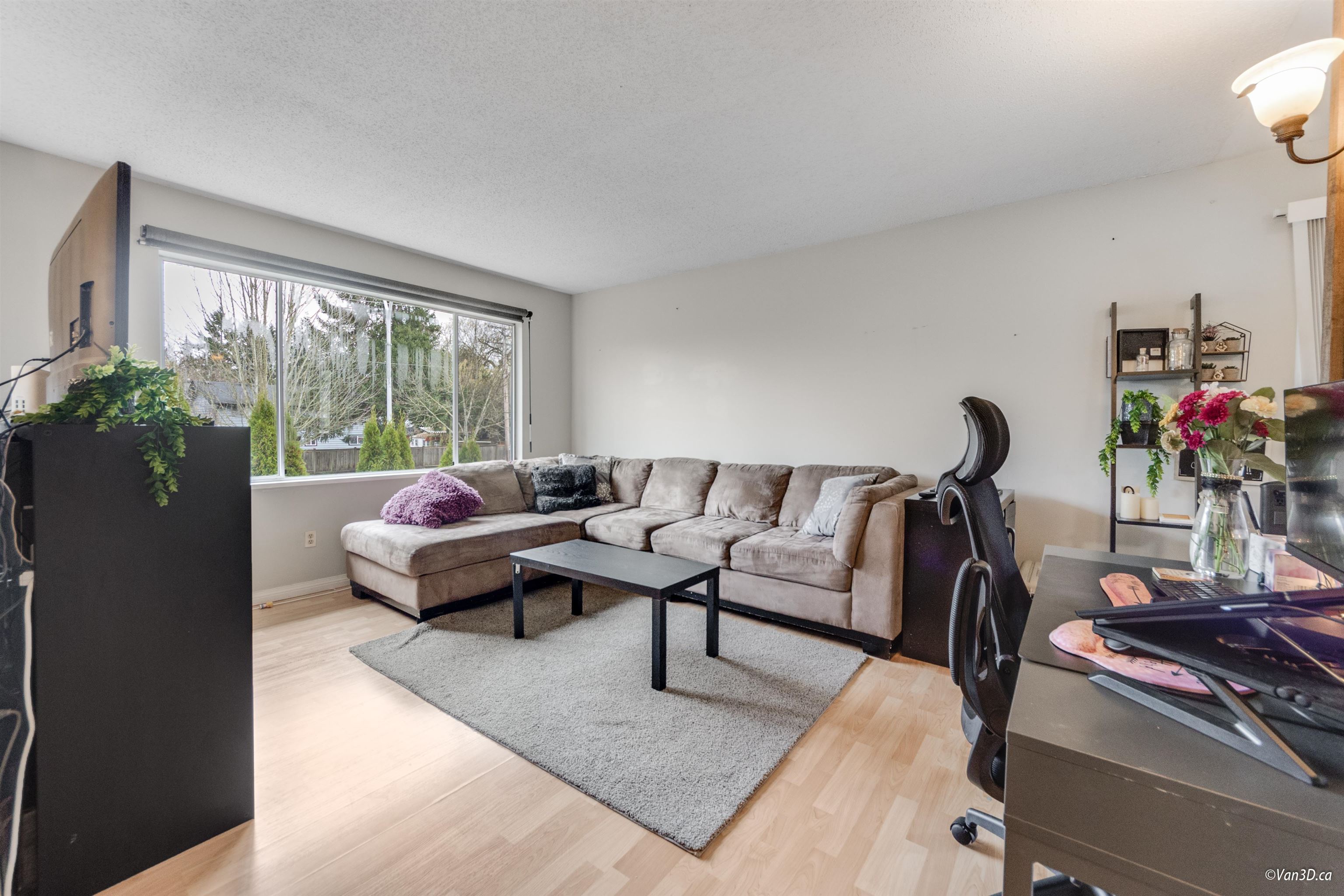 5009 208 Street, Langley, Langley City, V3A 7A2 2