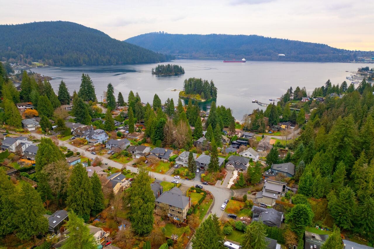 1605 Lockehaven Road, North Vancouver, Deep Cove, V7G 2H3 2