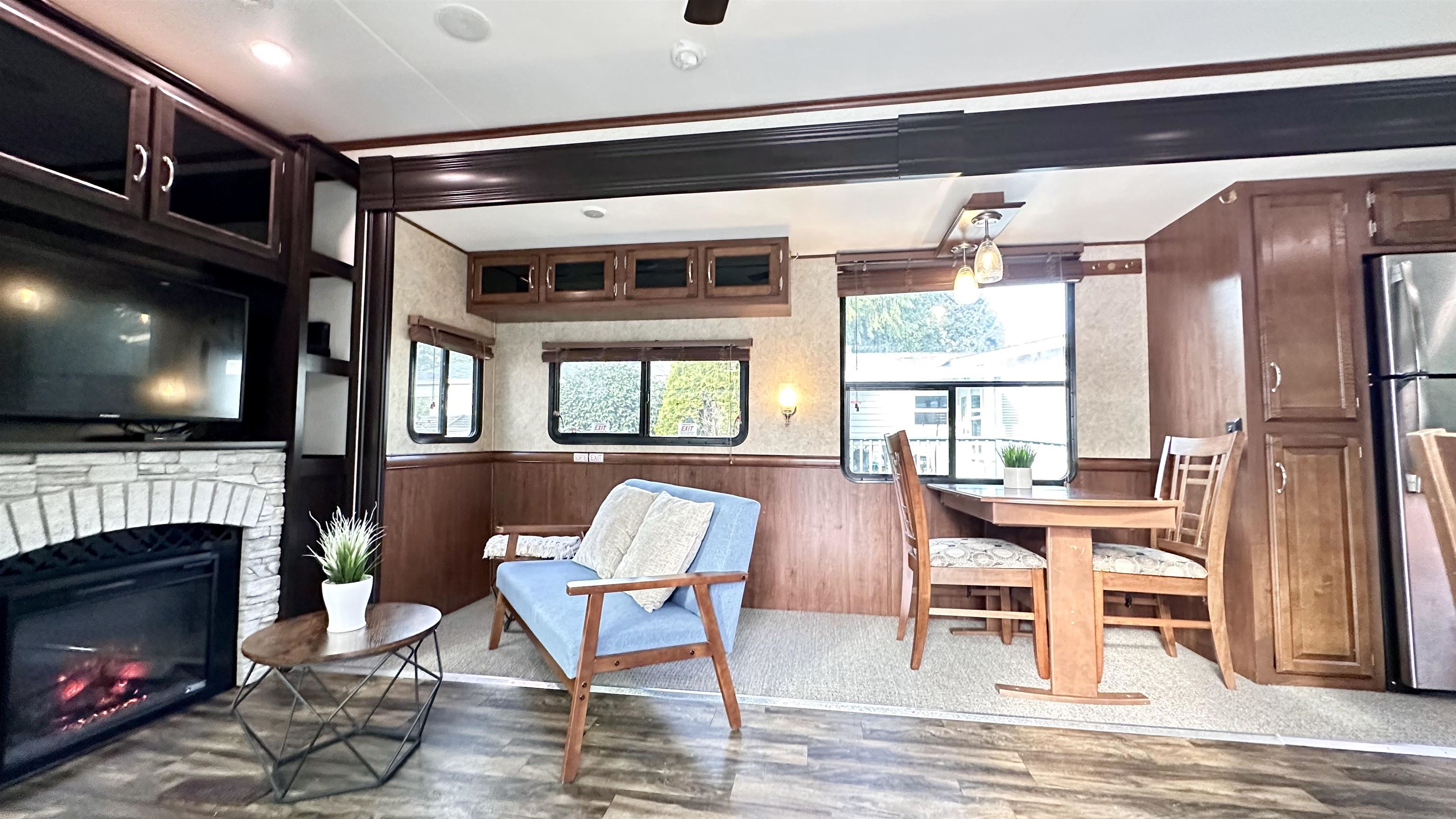 Listing image of 247 TOMAHAWK AVENUE