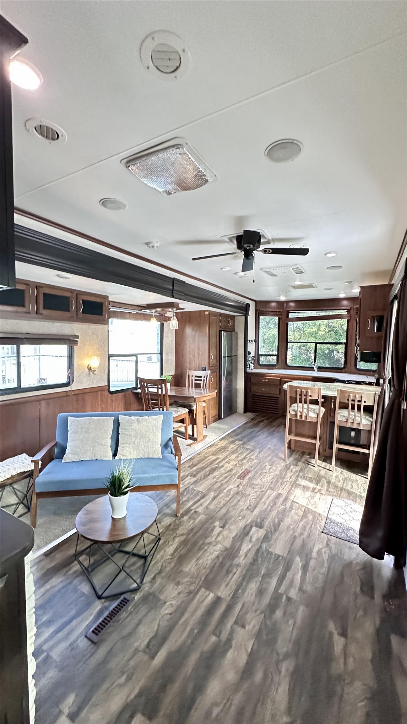Listing image of 247 TOMAHAWK AVENUE