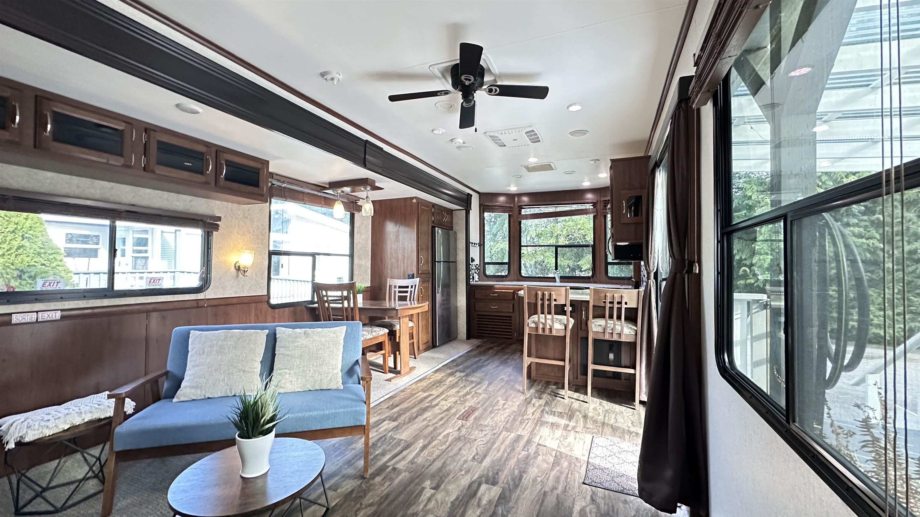 Listing image of 247 TOMAHAWK AVENUE