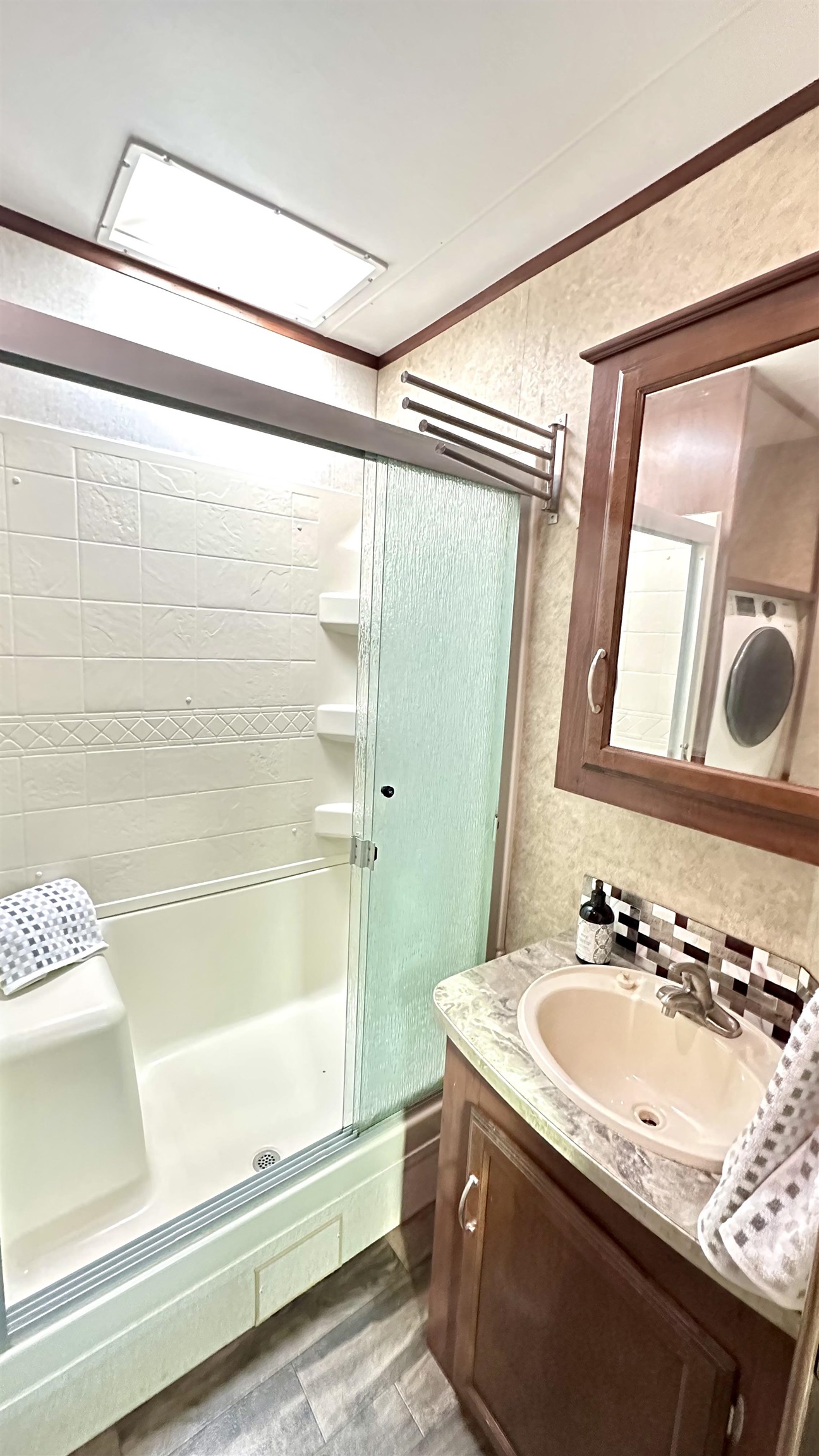 Listing image of 247 TOMAHAWK AVENUE