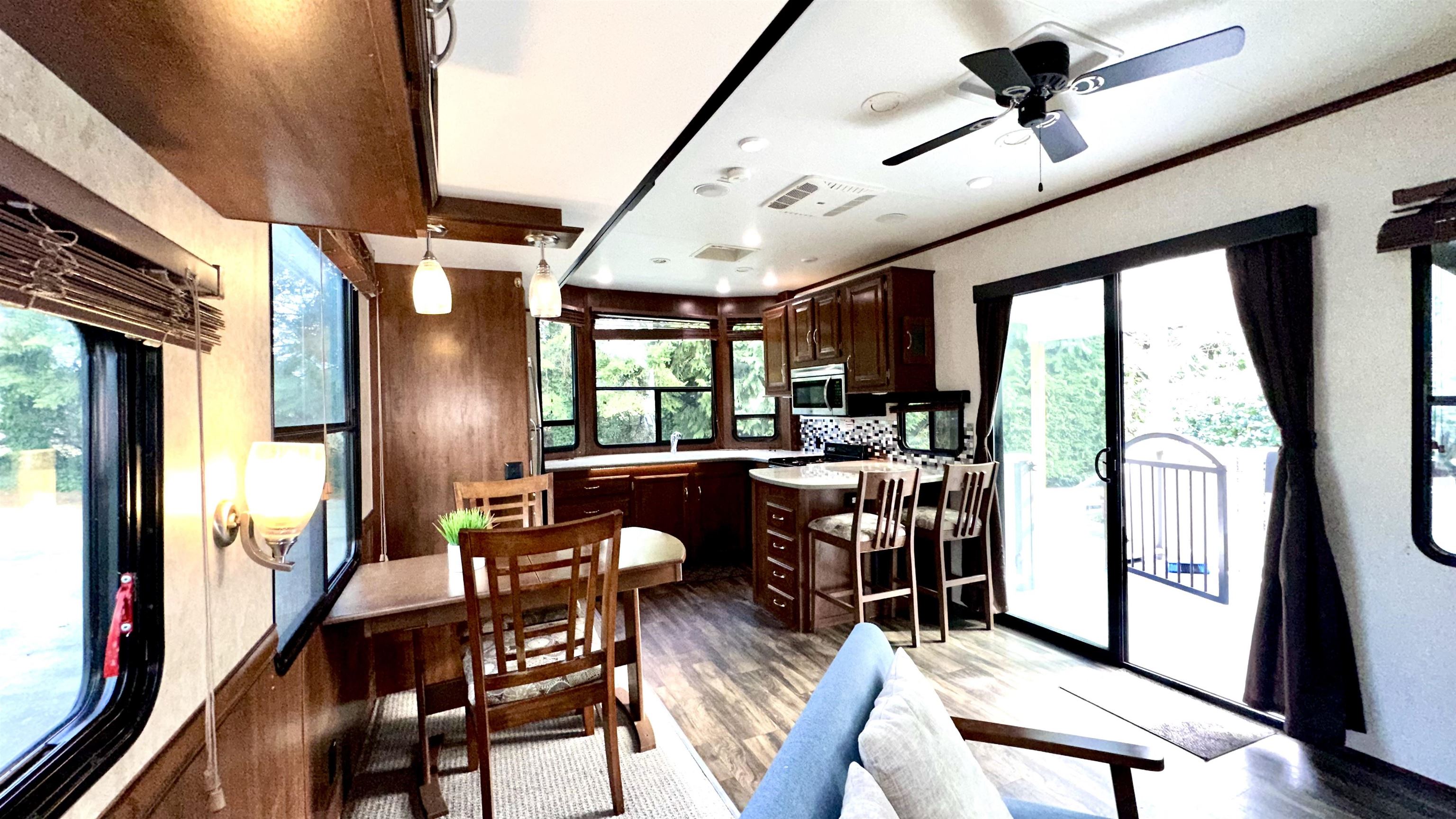Listing image of 247 TOMAHAWK AVENUE