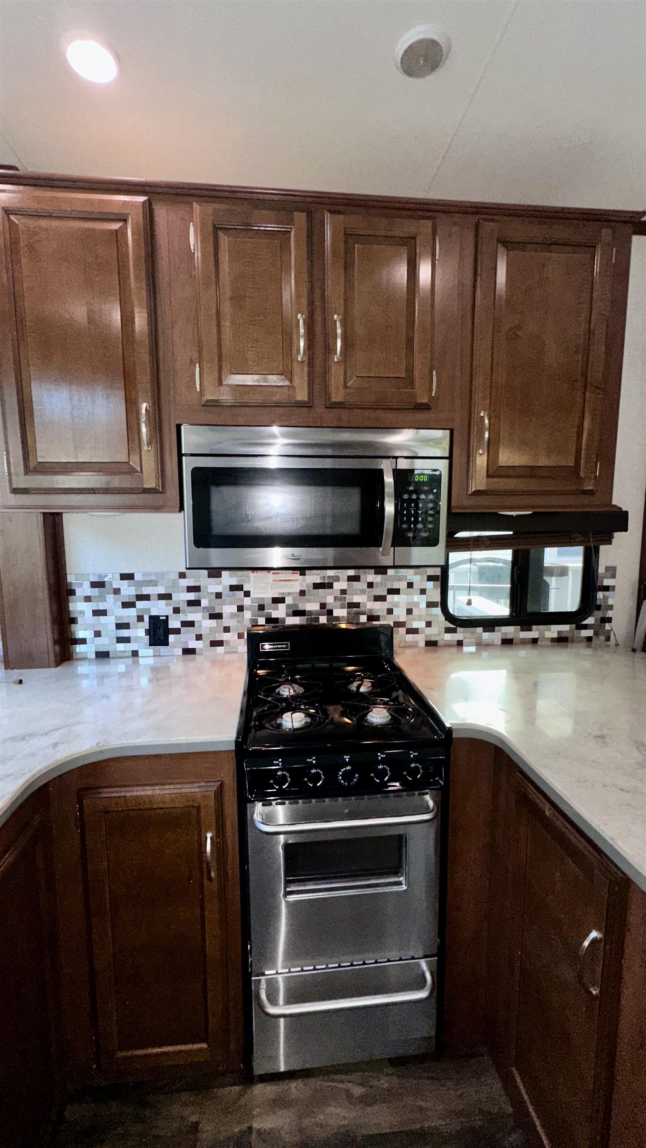 Listing image of 247 TOMAHAWK AVENUE