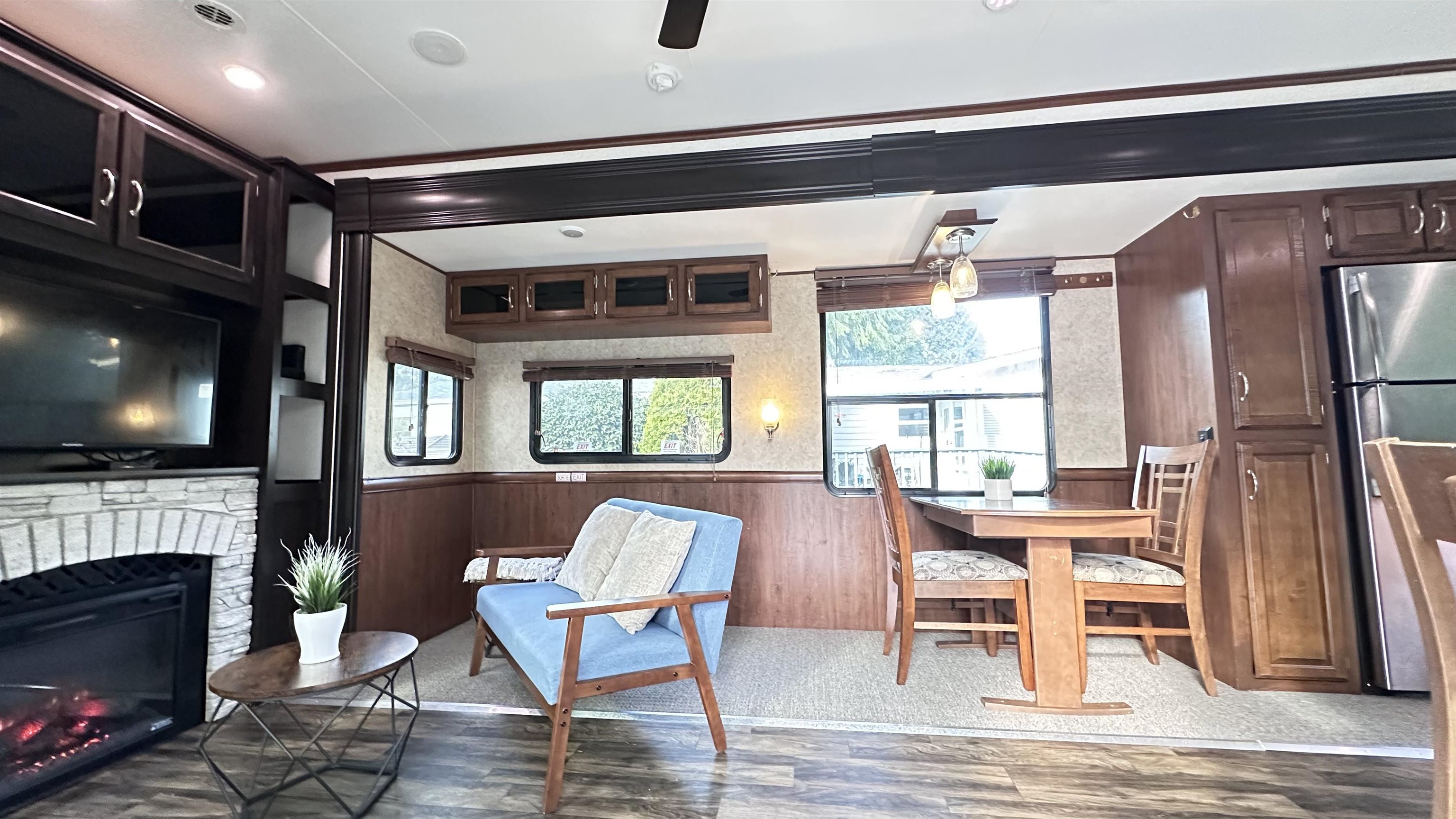 Listing image of 247 TOMAHAWK AVENUE
