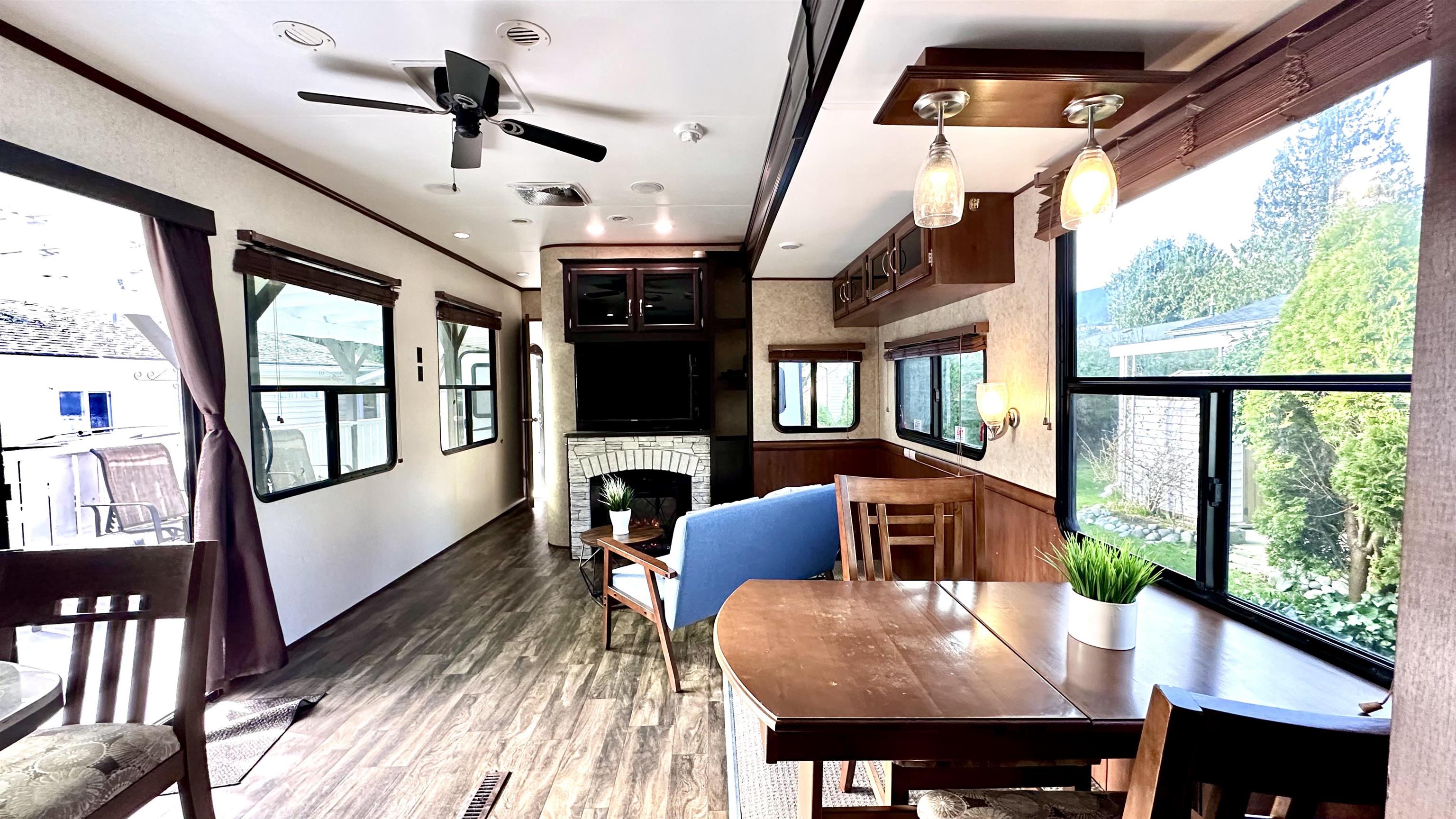 Listing image of 247 TOMAHAWK AVENUE