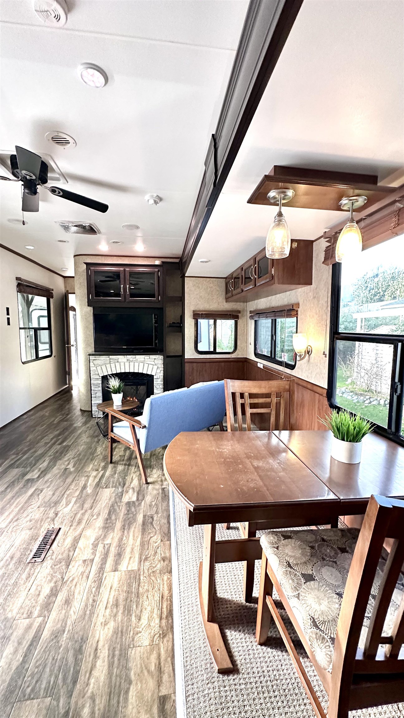 Listing image of 247 TOMAHAWK AVENUE